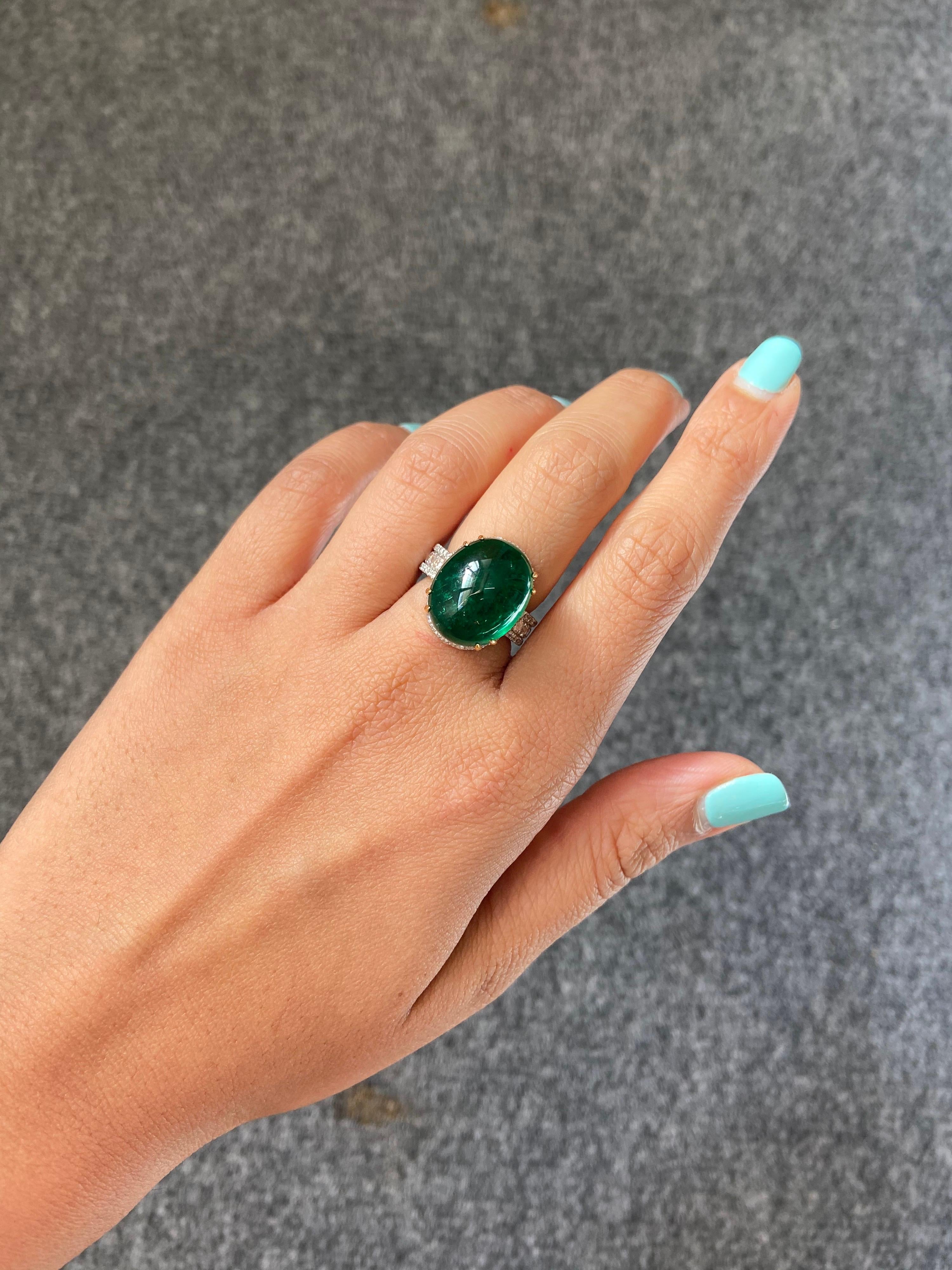 Women's or Men's Certified 15.58 Carat Emerald Cabochon and Diamond Cocktail Ring