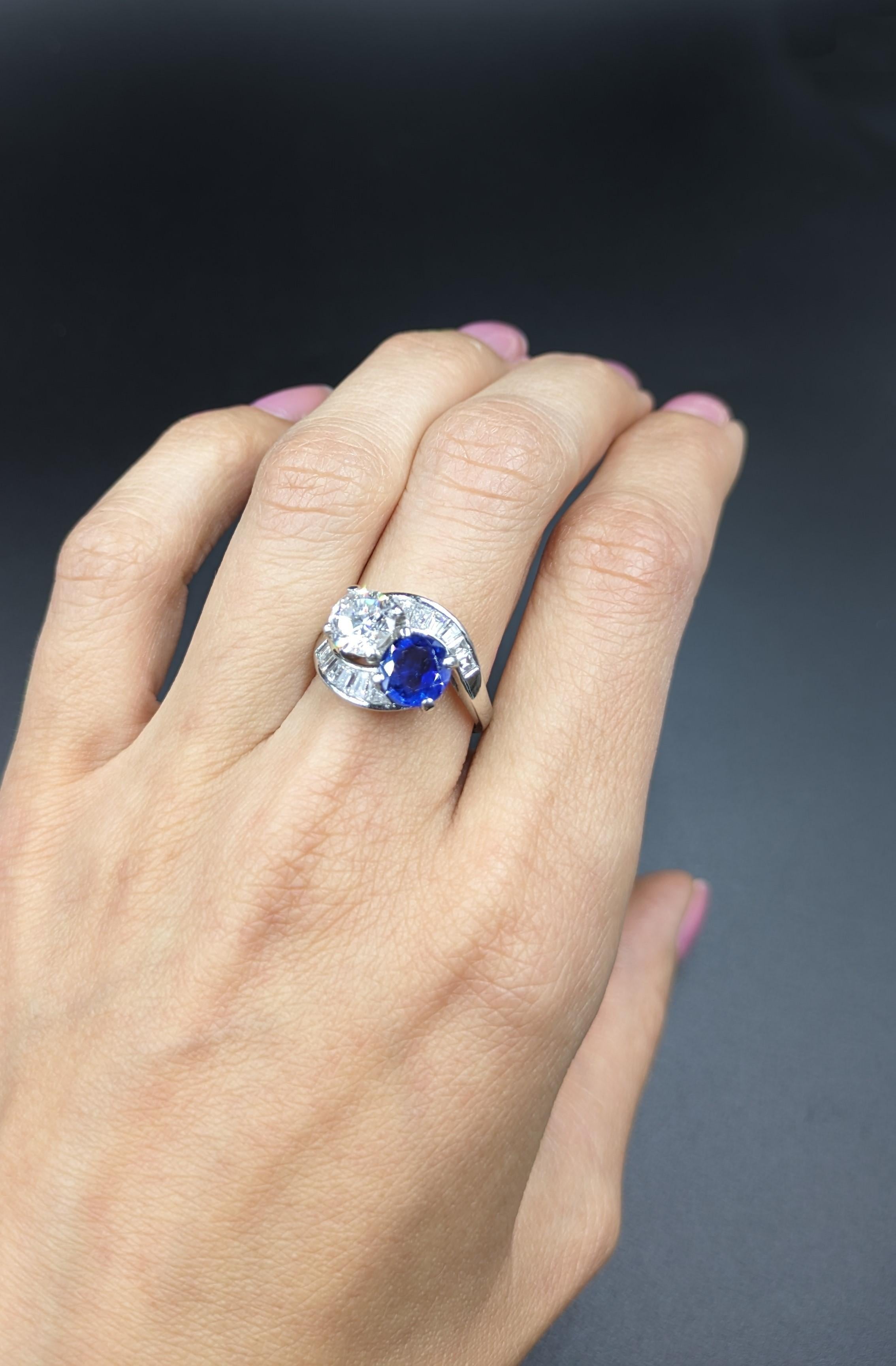 Certified 1.56 Carats Blue Sapphire And 1.30 Carats Diamond 2 Stone Ring For Sale 1