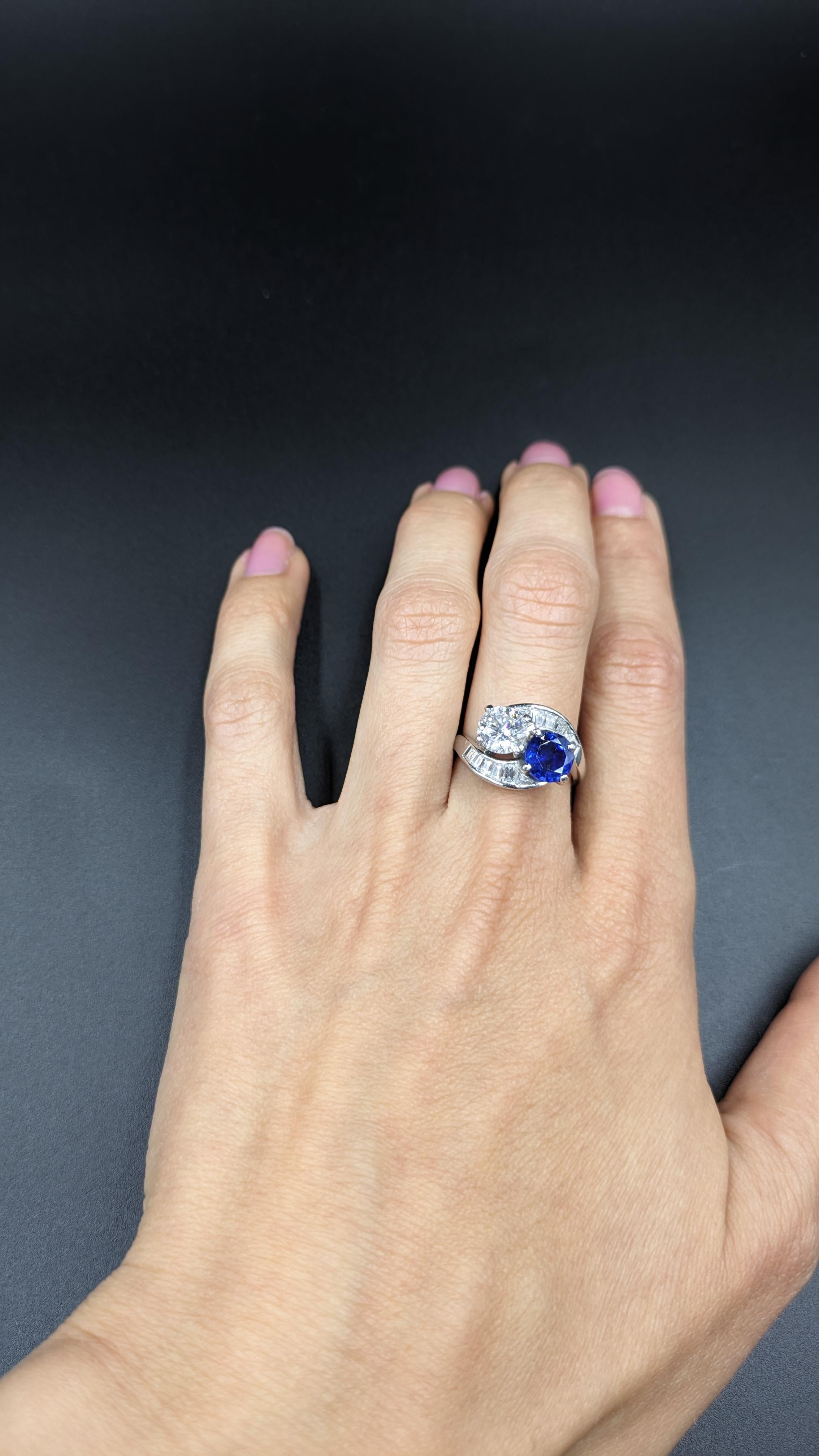 Certified 1.56 Carats Blue Sapphire And 1.30 Carats Diamond 2 Stone Ring For Sale 2