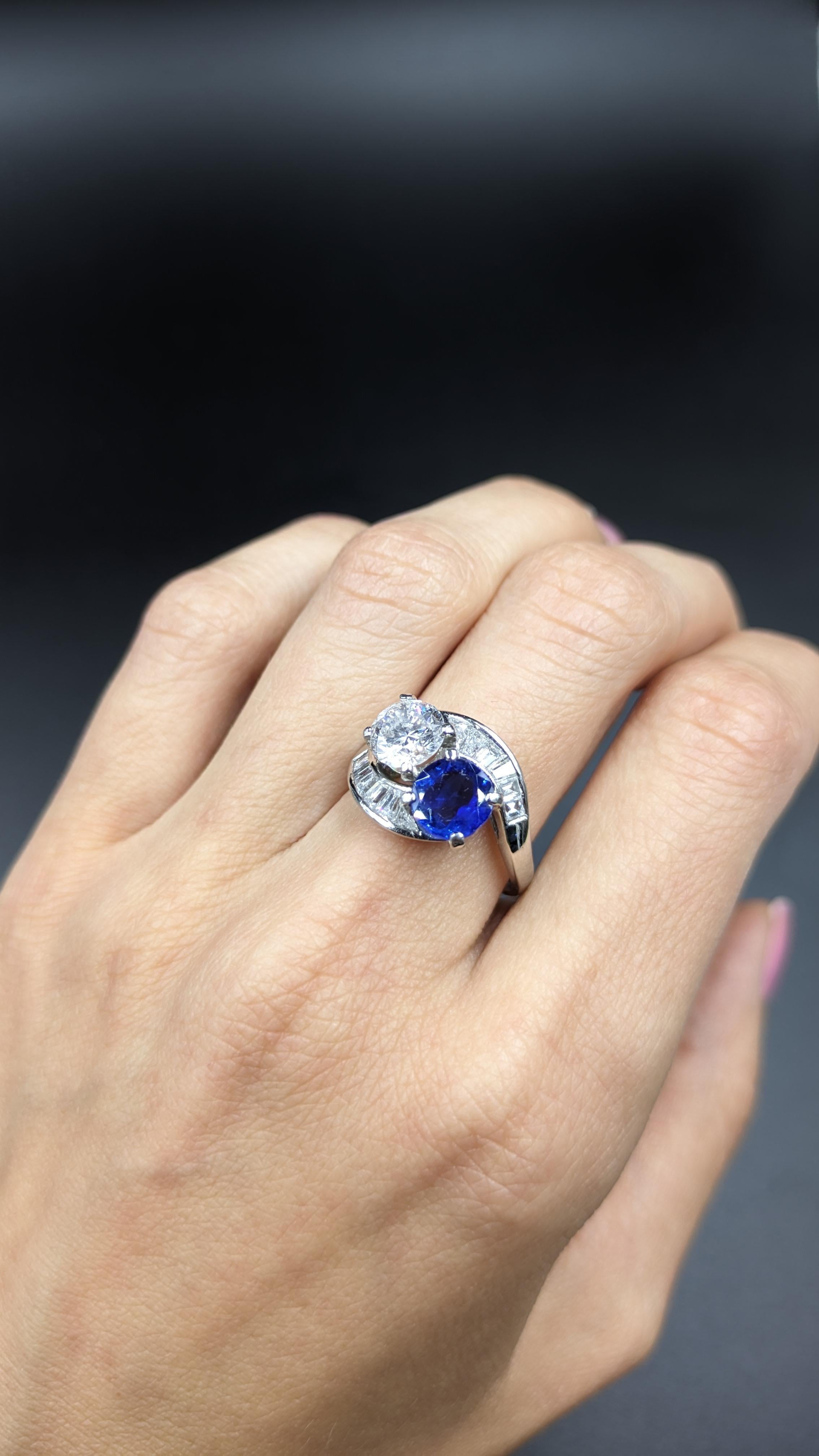 Certified 1.56 Carats Blue Sapphire And 1.30 Carats Diamond 2 Stone Ring For Sale 3