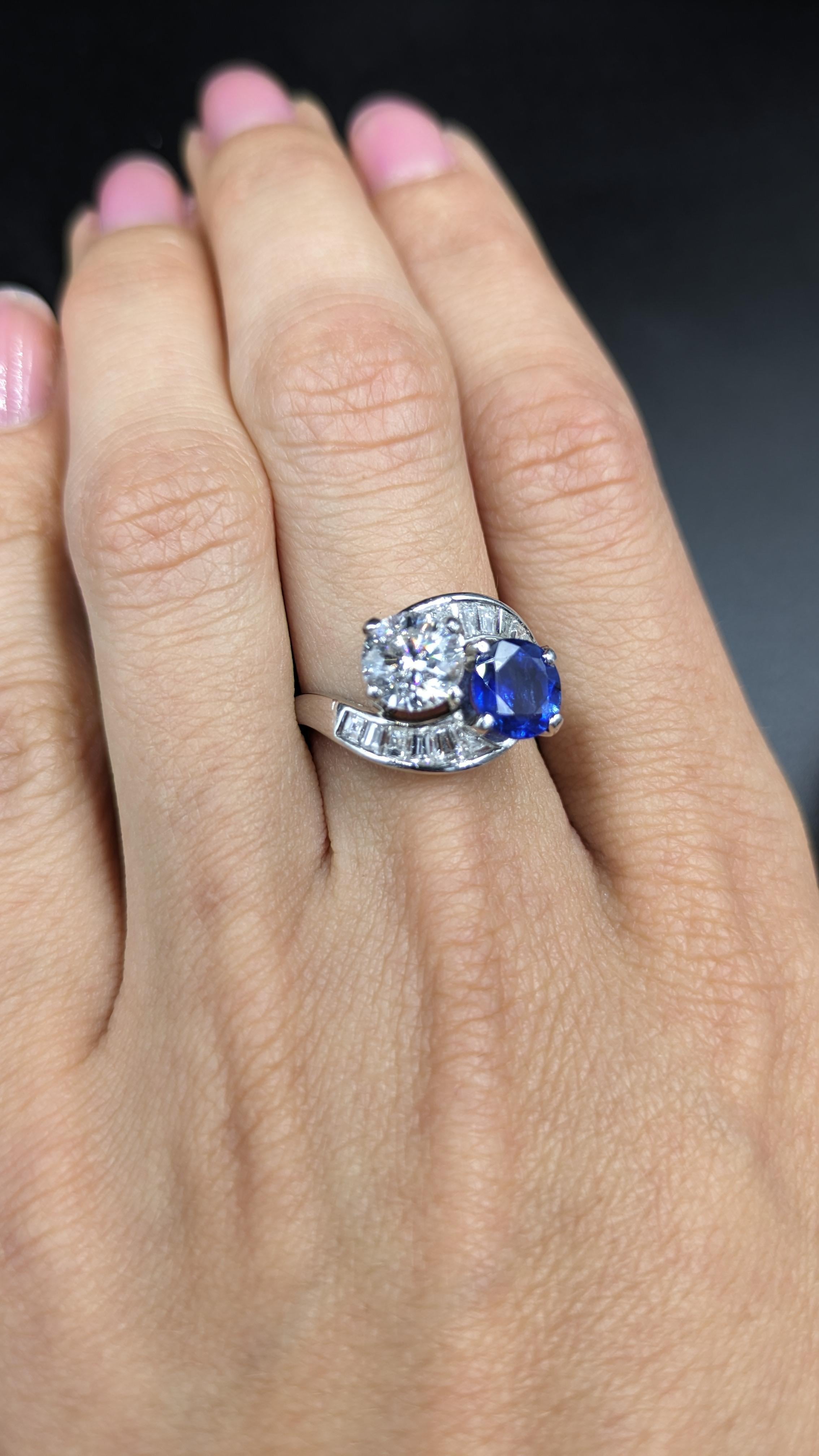 Certified 1.56 Carats Blue Sapphire And 1.30 Carats Diamond 2 Stone Ring For Sale 4