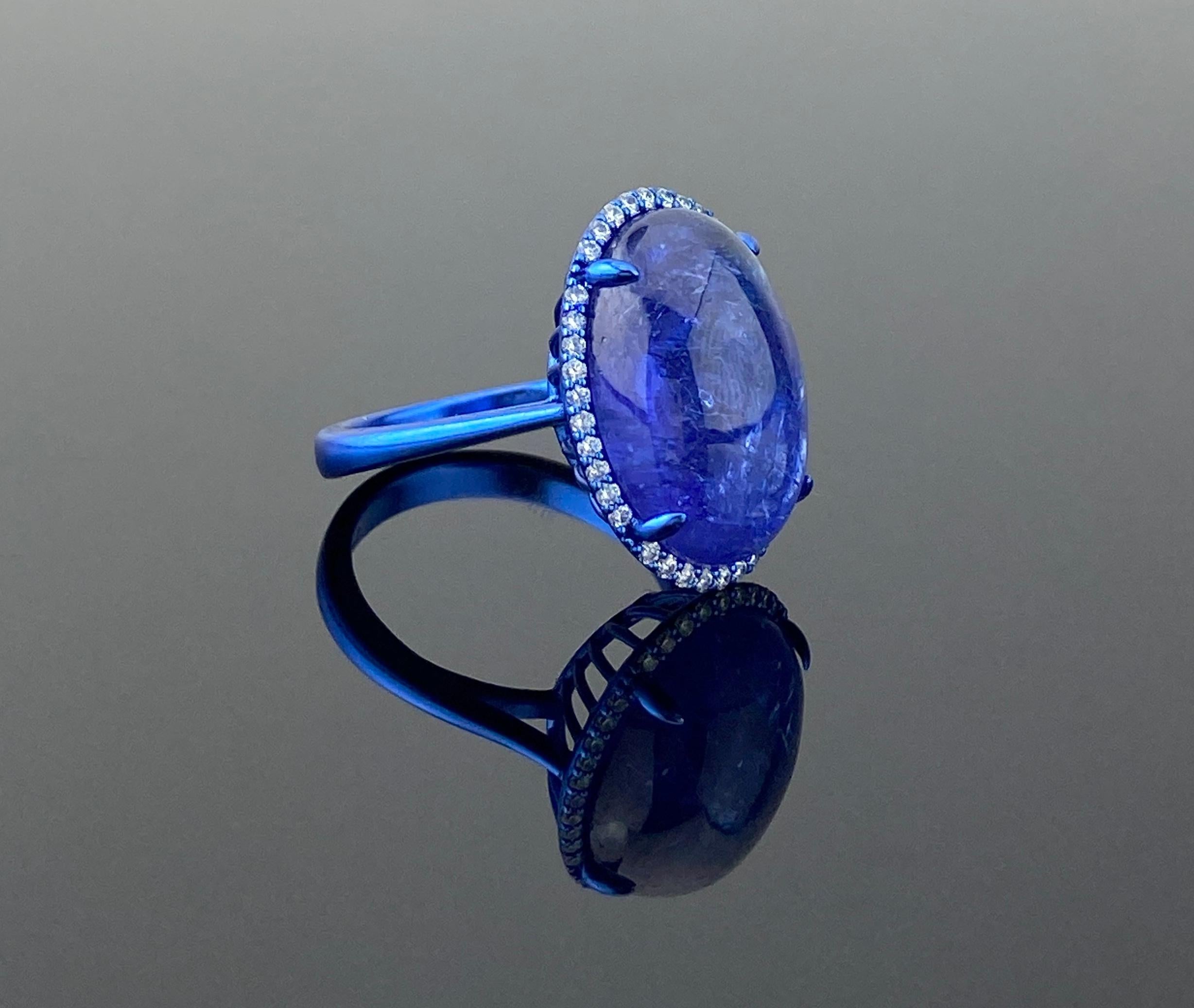 Anillo de cóctel de oro de 18 K con cabujón de tanzanita y diamantes certificados de 15,61 quilates en Nuevo estado para la venta en Bangkok, Thailand