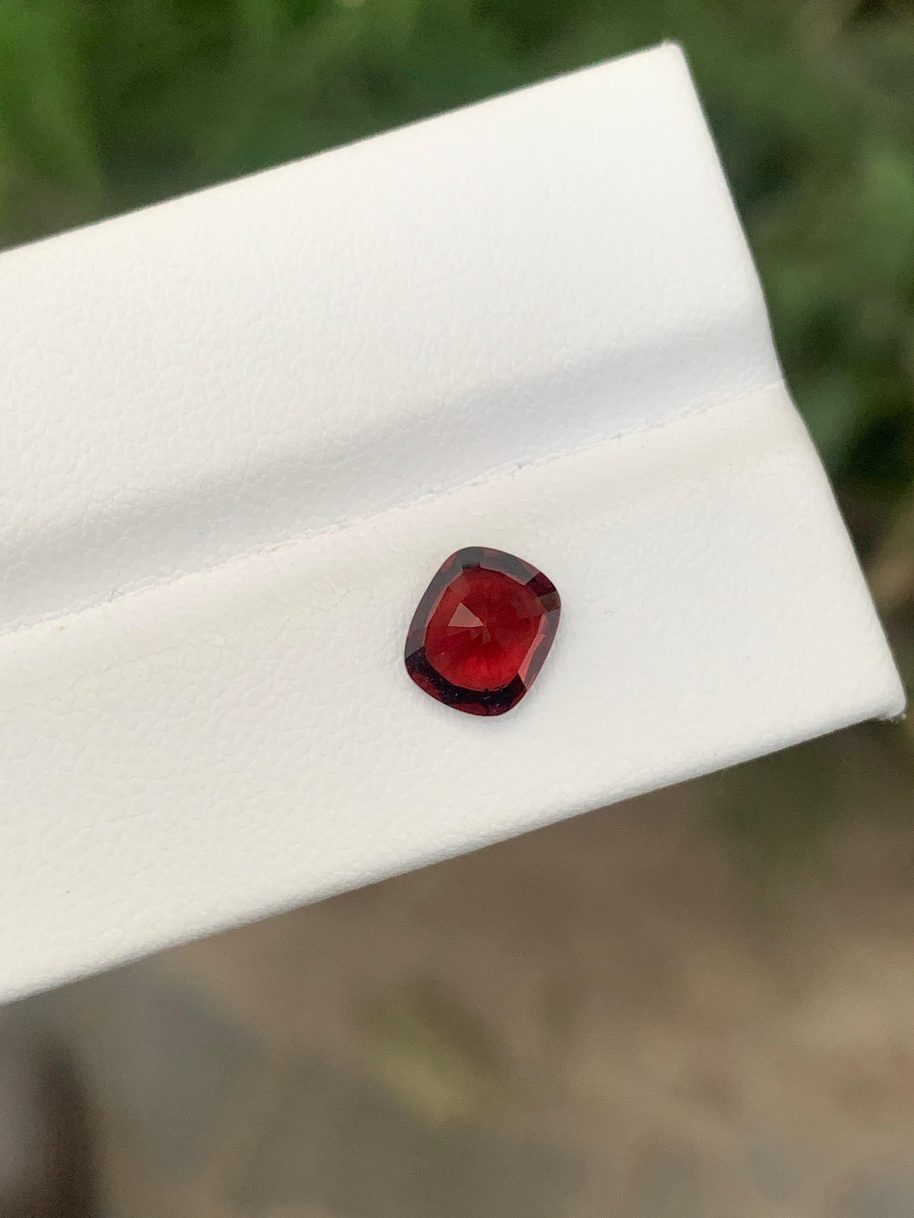 Gemma naturale sciolta con taglio a cuscino di spinello rosso certificata da 1,57 carati proveniente dalla Tanzania in vendita 5