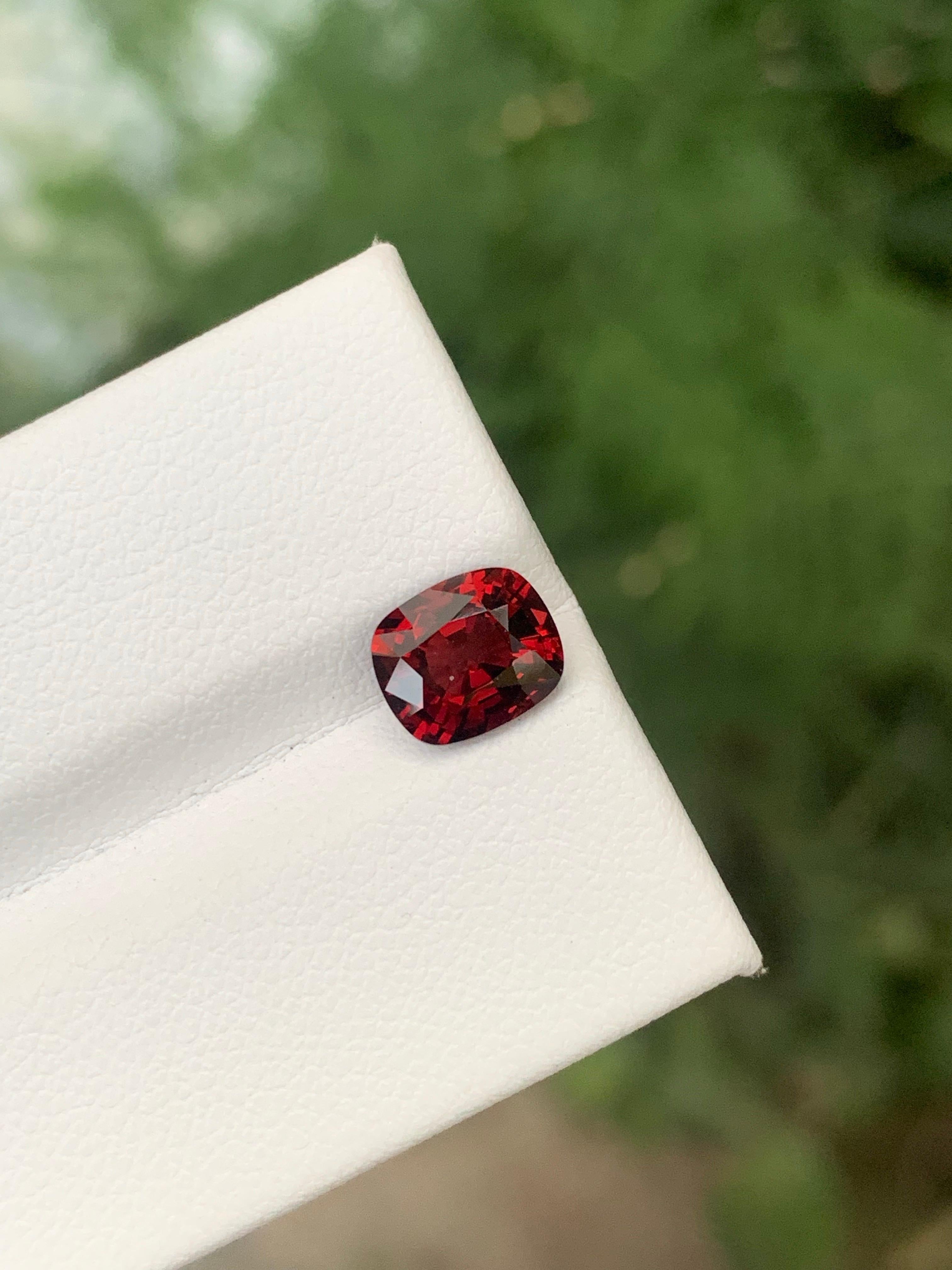 da uomo o donna Gemma naturale sciolta con taglio a cuscino di spinello rosso certificata da 1,57 carati proveniente dalla Tanzania in vendita