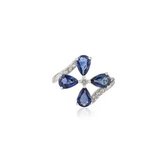 Zertifizierter 1,58 Karat blauer Saphir im Birnenschliff 
Diamant Cluster Statement Ring für Sie