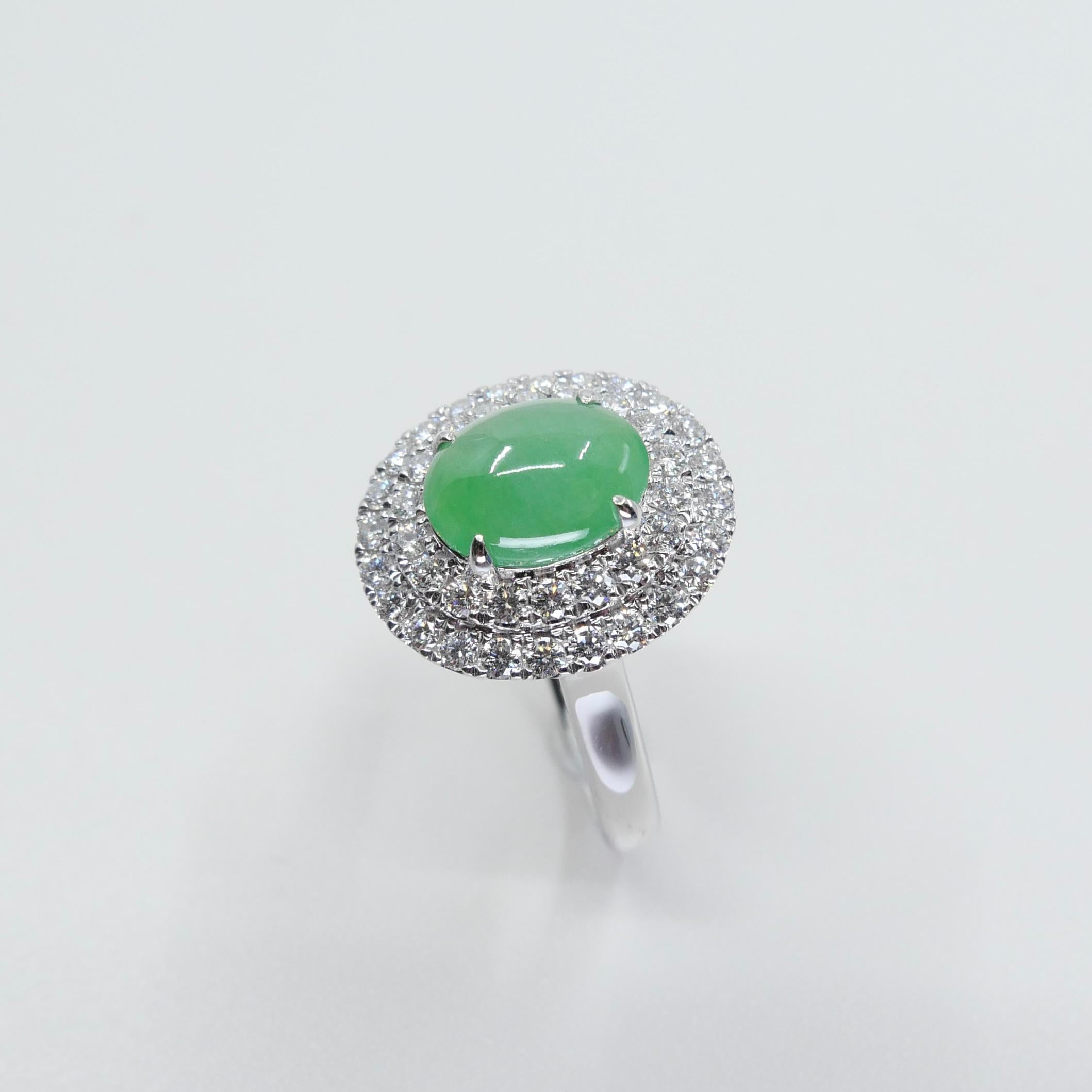 Certified 1.59 Carat Natural Jade & Diamond Cocktail Ring, Apple Green Color In New Condition For Sale In Hong Kong, HK