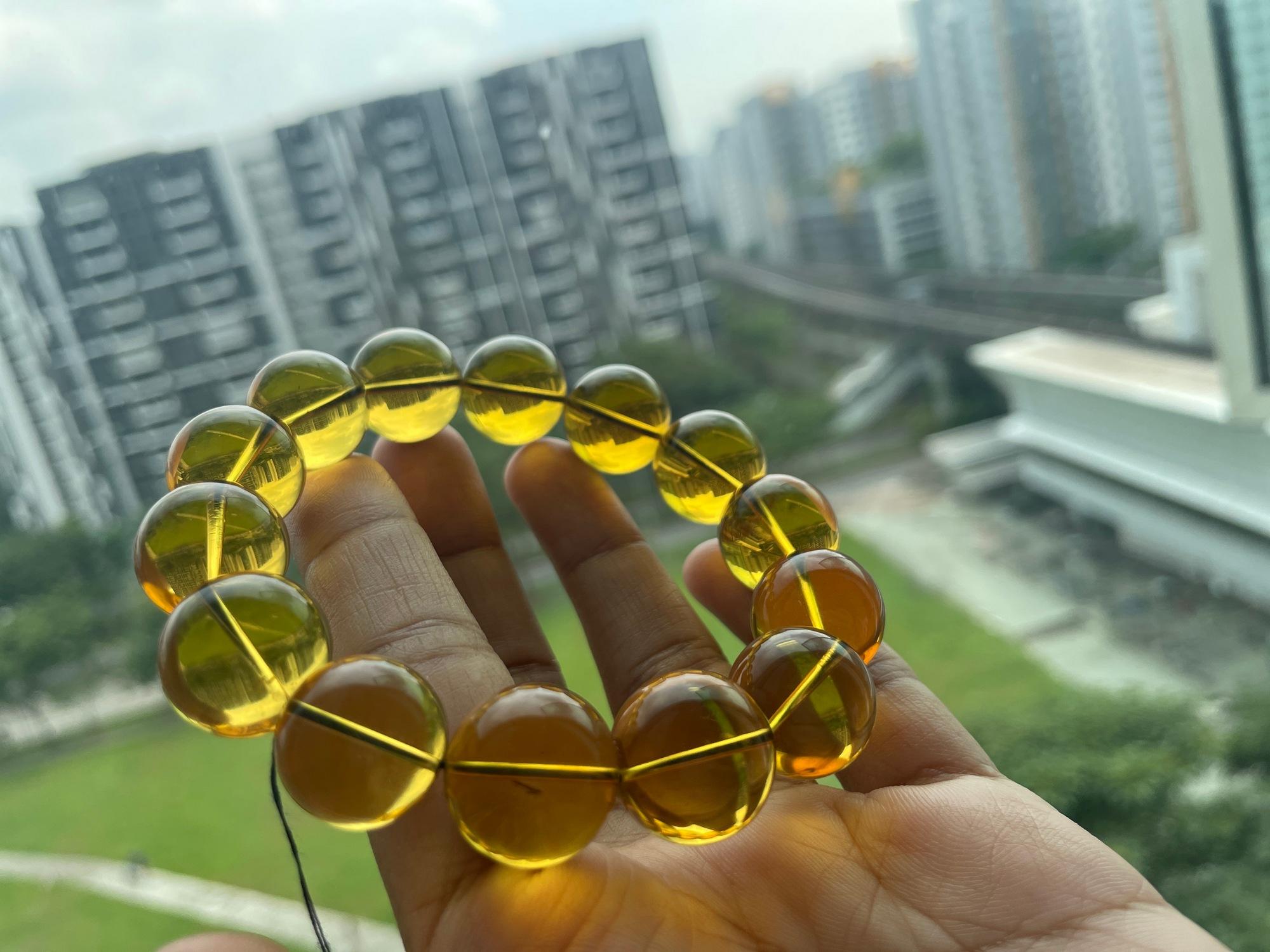 Bracelet en ambre naturelle de 15 mm et plus, 28,85 g (bracelet en ambre doré) en vente 3