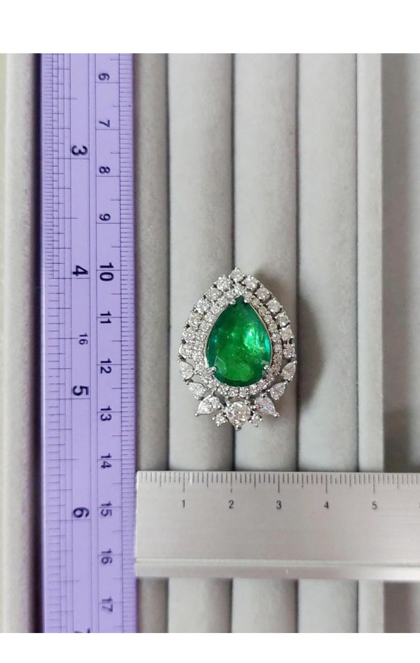 Certified 16.00 Carats Zambian Emeralds  5.90 Ct Diamonds 18k Gold Earrings  In New Condition For Sale In Massafra, IT