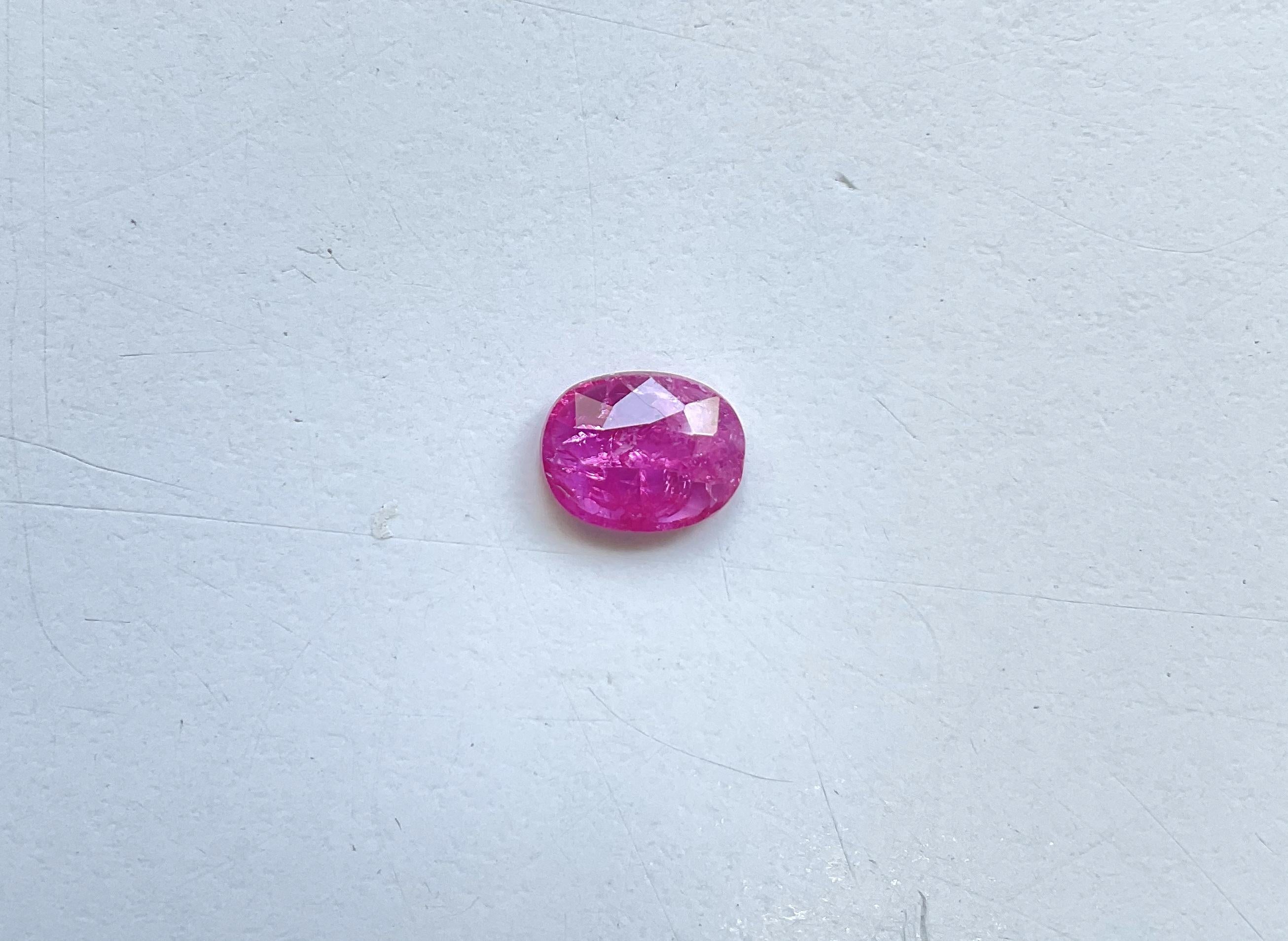 Rubí de Mozambique certificado de 1.61 quilates Piedra tallada facetada ovalada Sin calor Gema natural en venta 2