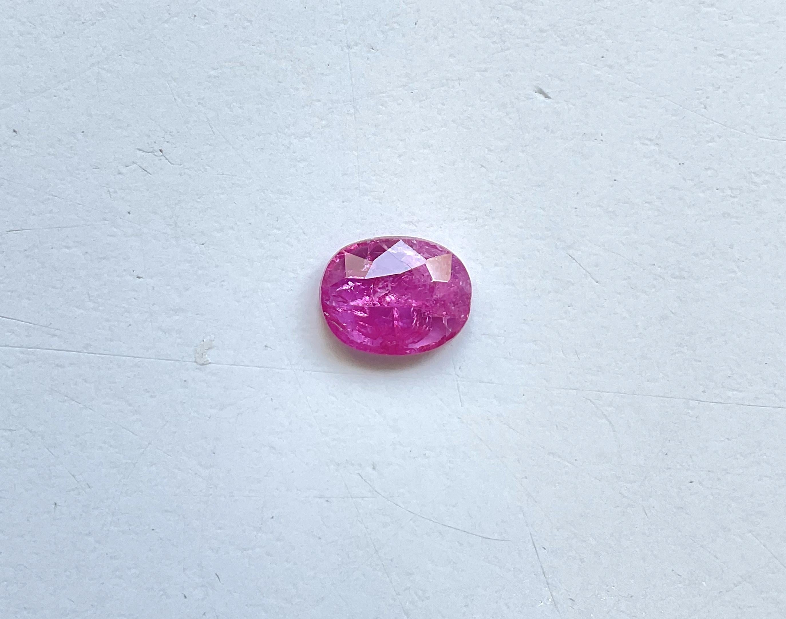 Rubí de Mozambique certificado de 1.61 quilates Piedra tallada facetada ovalada Sin calor Gema natural en venta 3