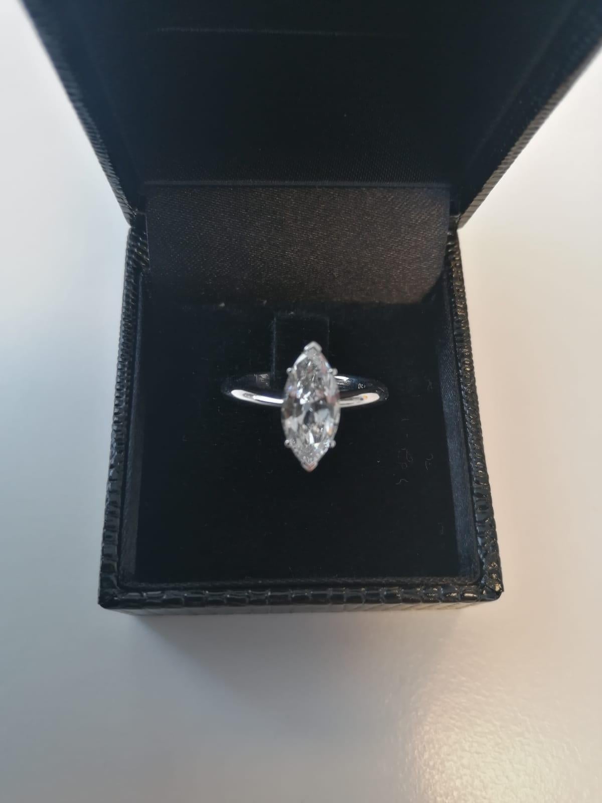 Bague de fiançailles avec diamant marquise certifié 1,62 carat  Neuf - En vente à GENT, BE