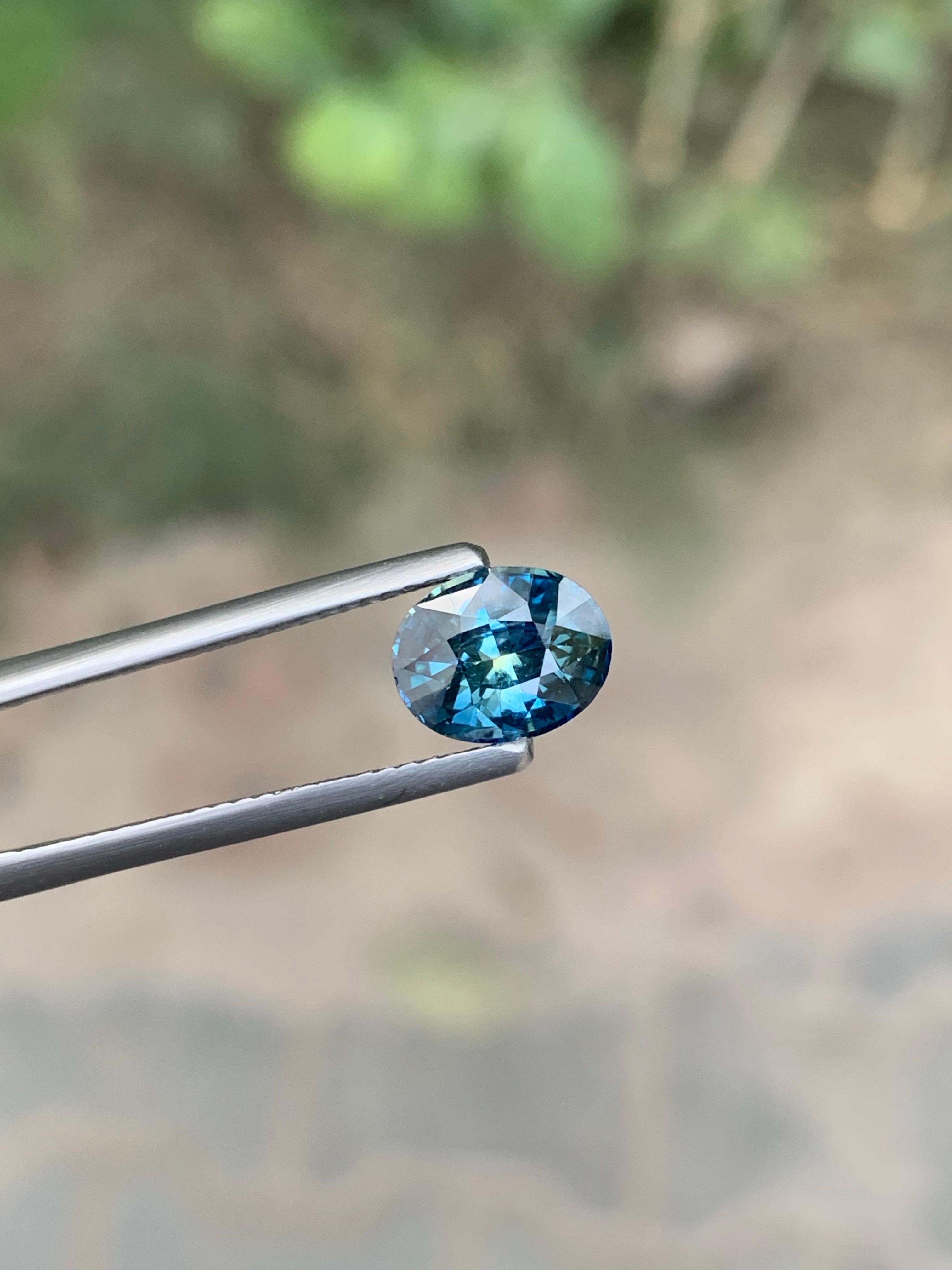 Taille ovale Certified 1.63 Carat Natural Loose Bi Colour Sapphire From Madagascar, Africa en vente