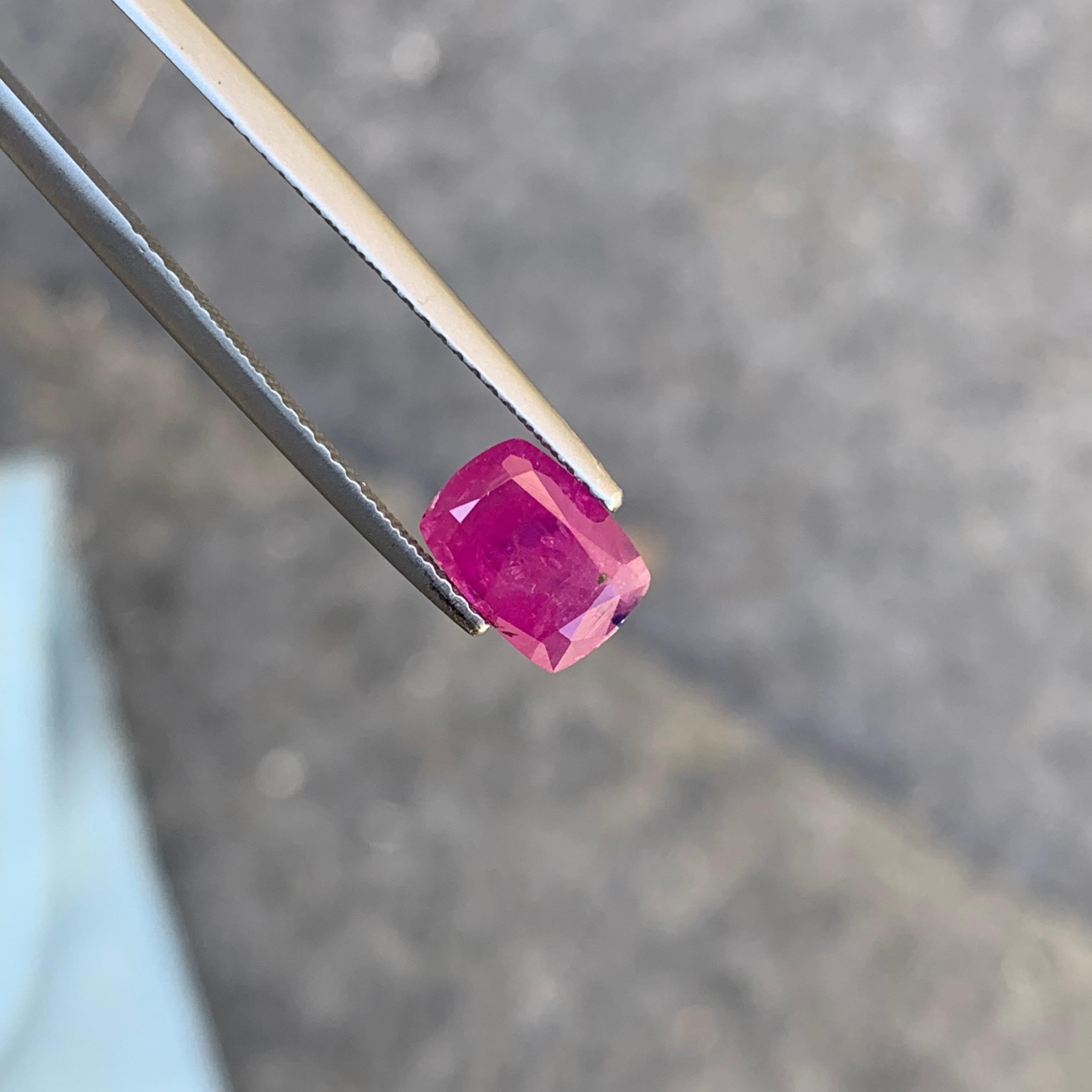 Certified 1.65 Carat Natural Loose Ruby Corundum From Afghan Mine Ring Gemstone In New Condition For Sale In Peshawar, PK