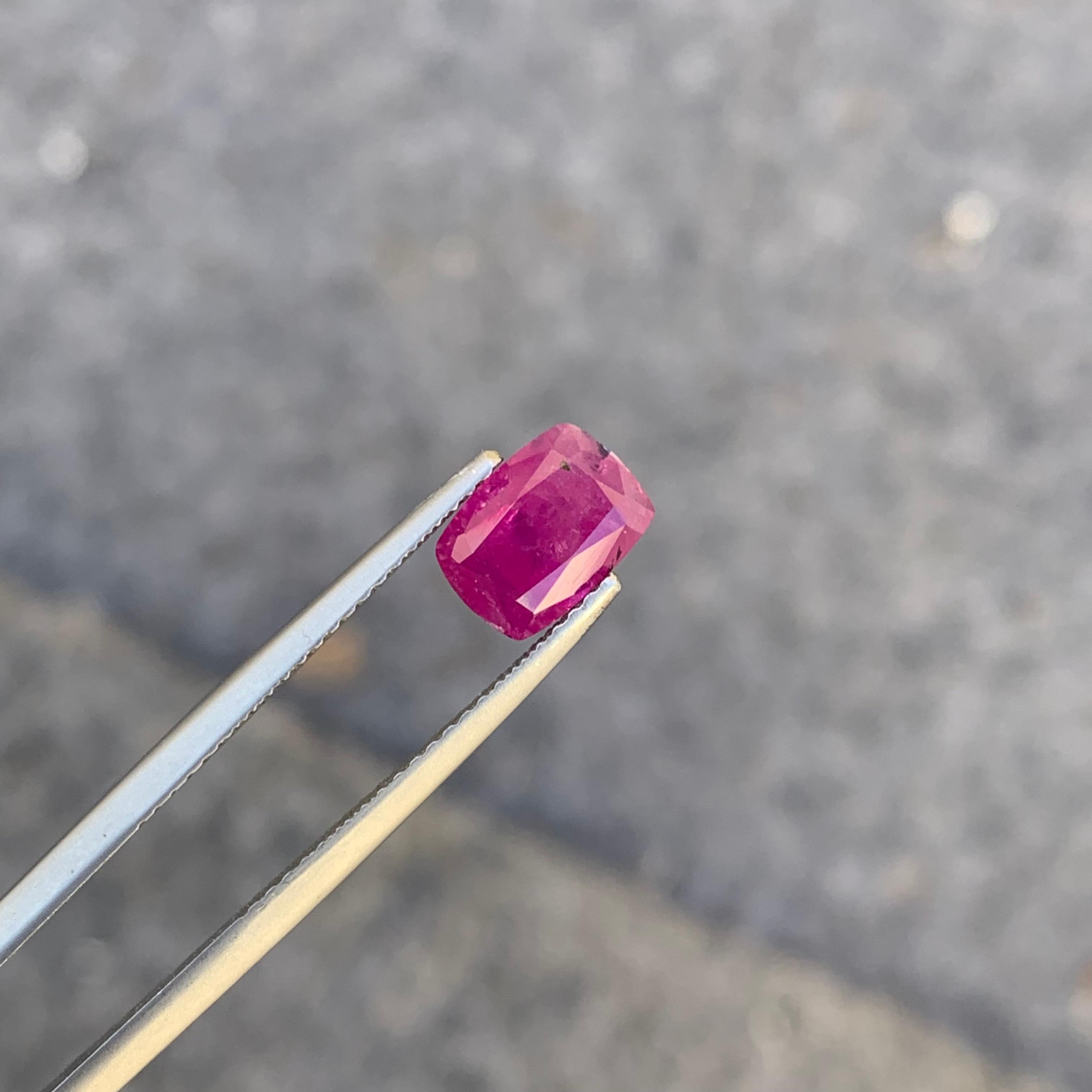 Anello di rubino naturale sciolto certificato da 1,65 carati, proveniente da una miniera afgana. in vendita 3