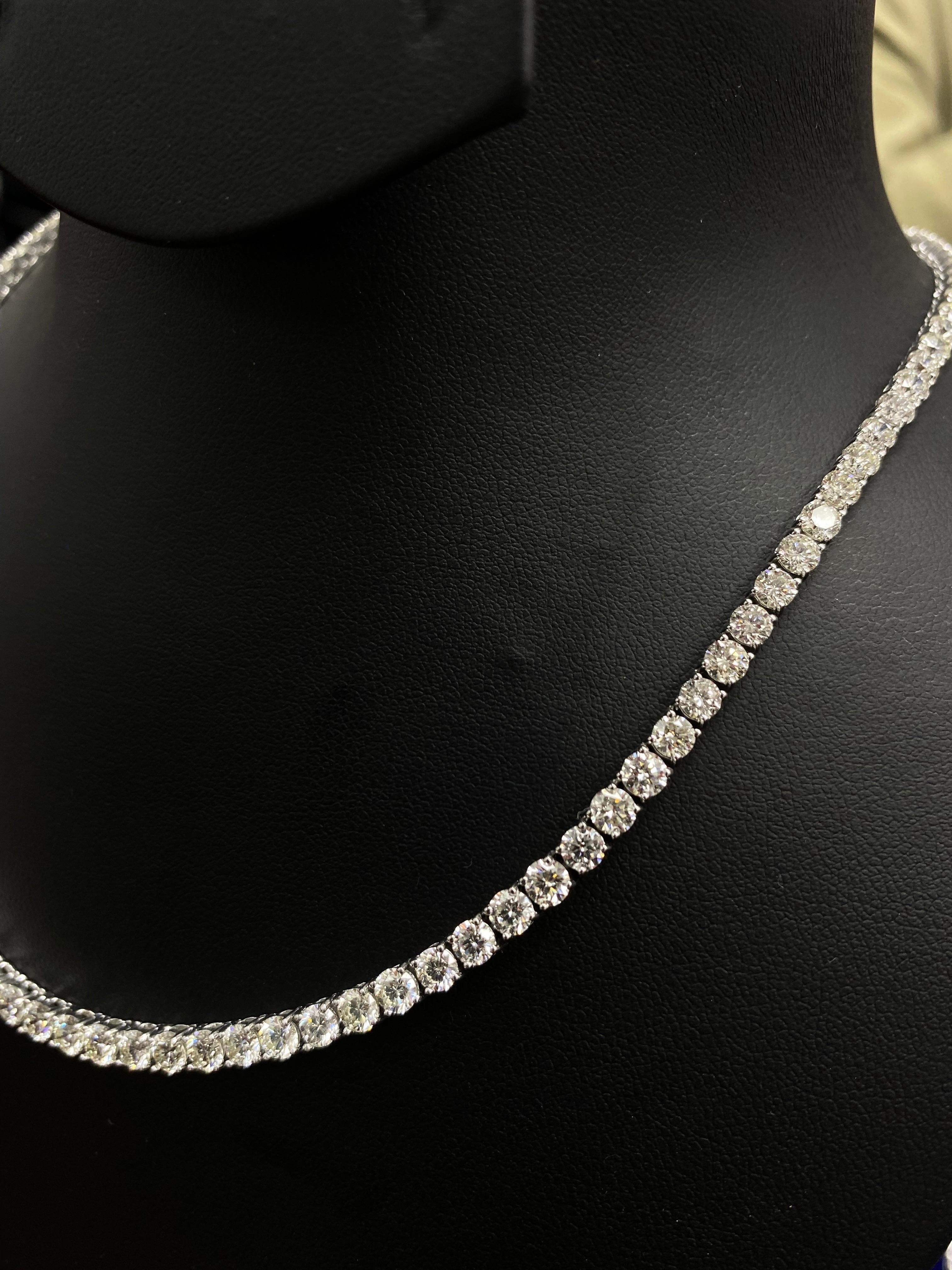 Zertifizierte 17 Karat Diamant-Tennis-Halskette (Moderne) im Angebot