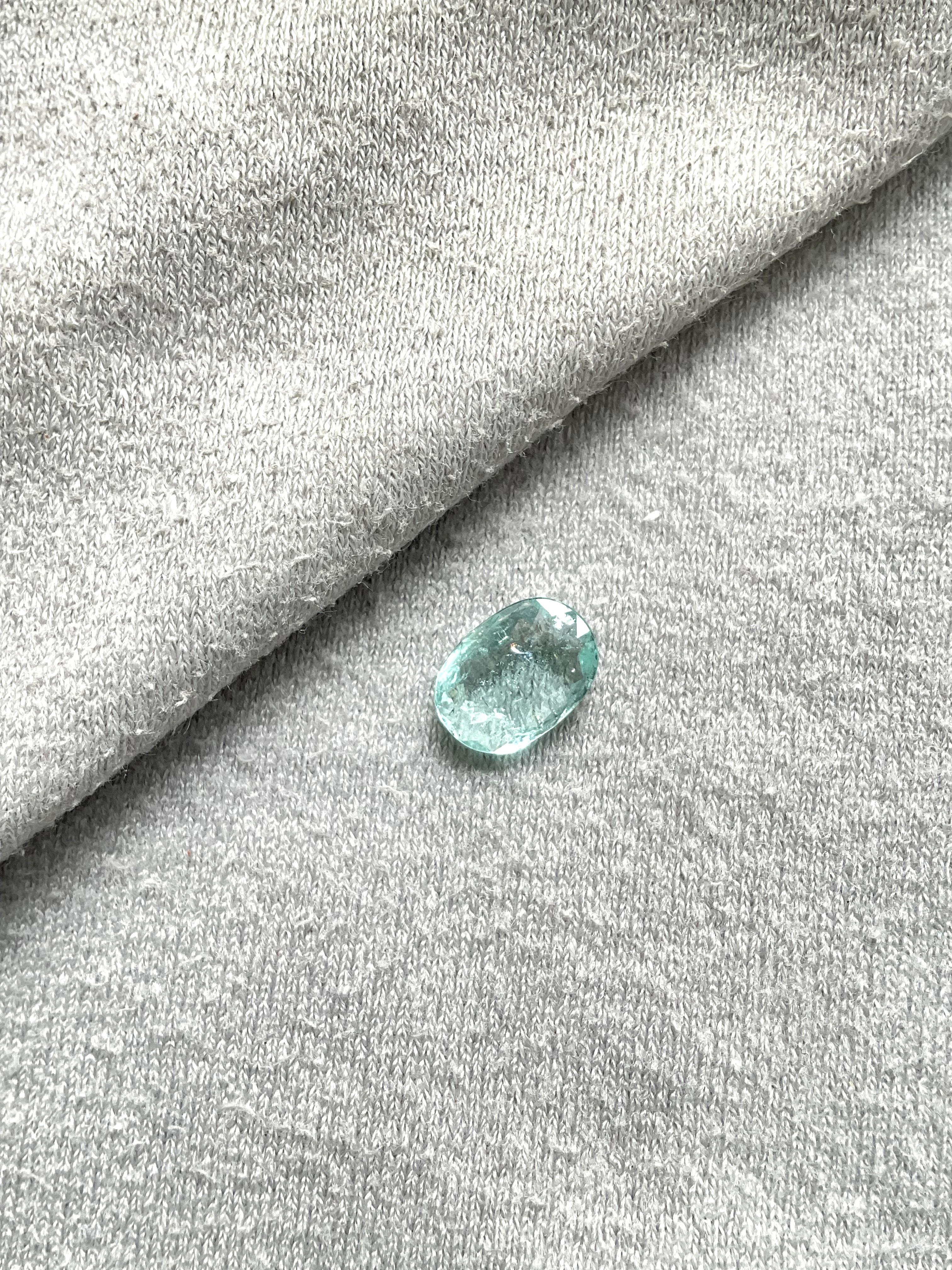 Art Deco Certified 1.75 Carats Green Paraiba Tourmaline Oval Cut Stone for Fine Jewelry For Sale