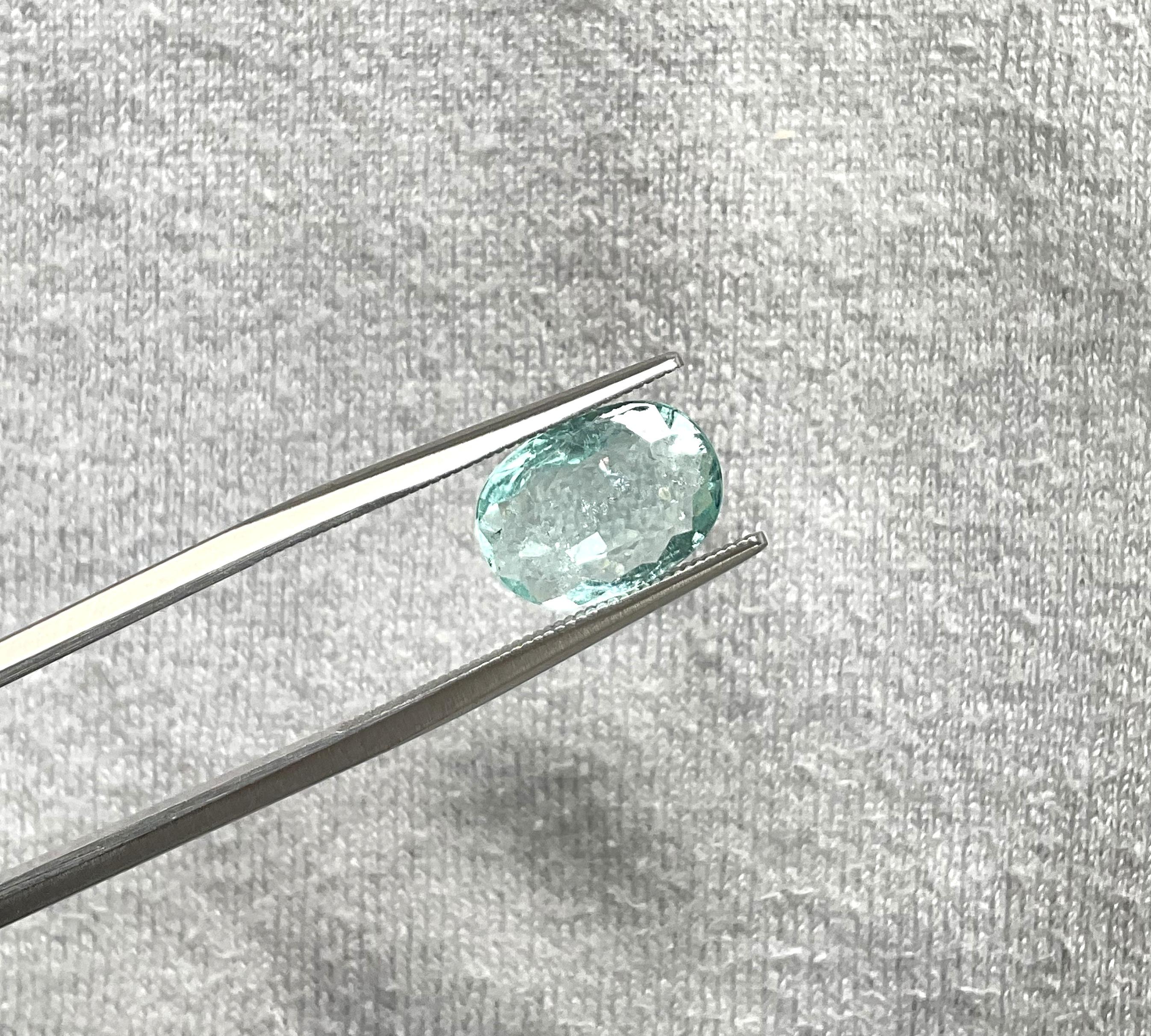 Certified 1.75 Carats Green Paraiba Tourmaline Oval Cut Stone for Fine Jewelry In New Condition For Sale In Jaipur, RJ
