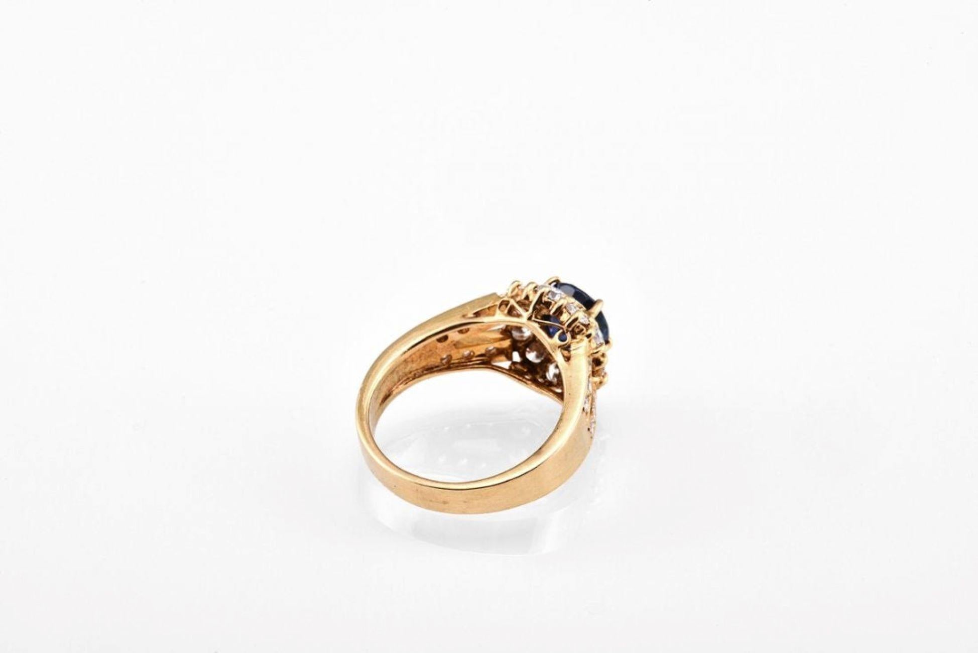 Bague en or 18 carats certifiée 1,75 carats saphir bleu naturel et diamants en vente 5
