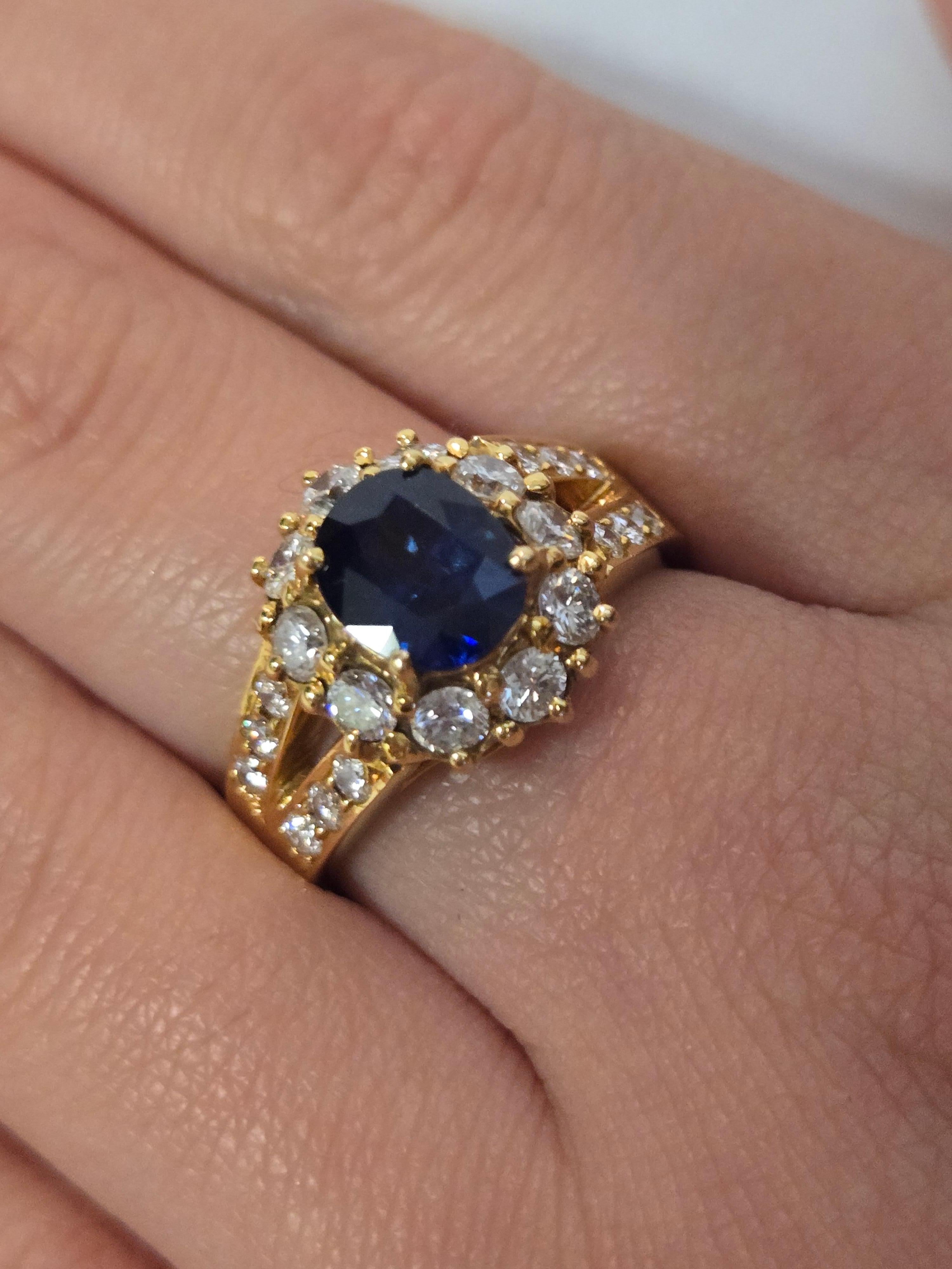 Bague en or 18 carats certifiée 1,75 carats saphir bleu naturel et diamants Pour femmes en vente
