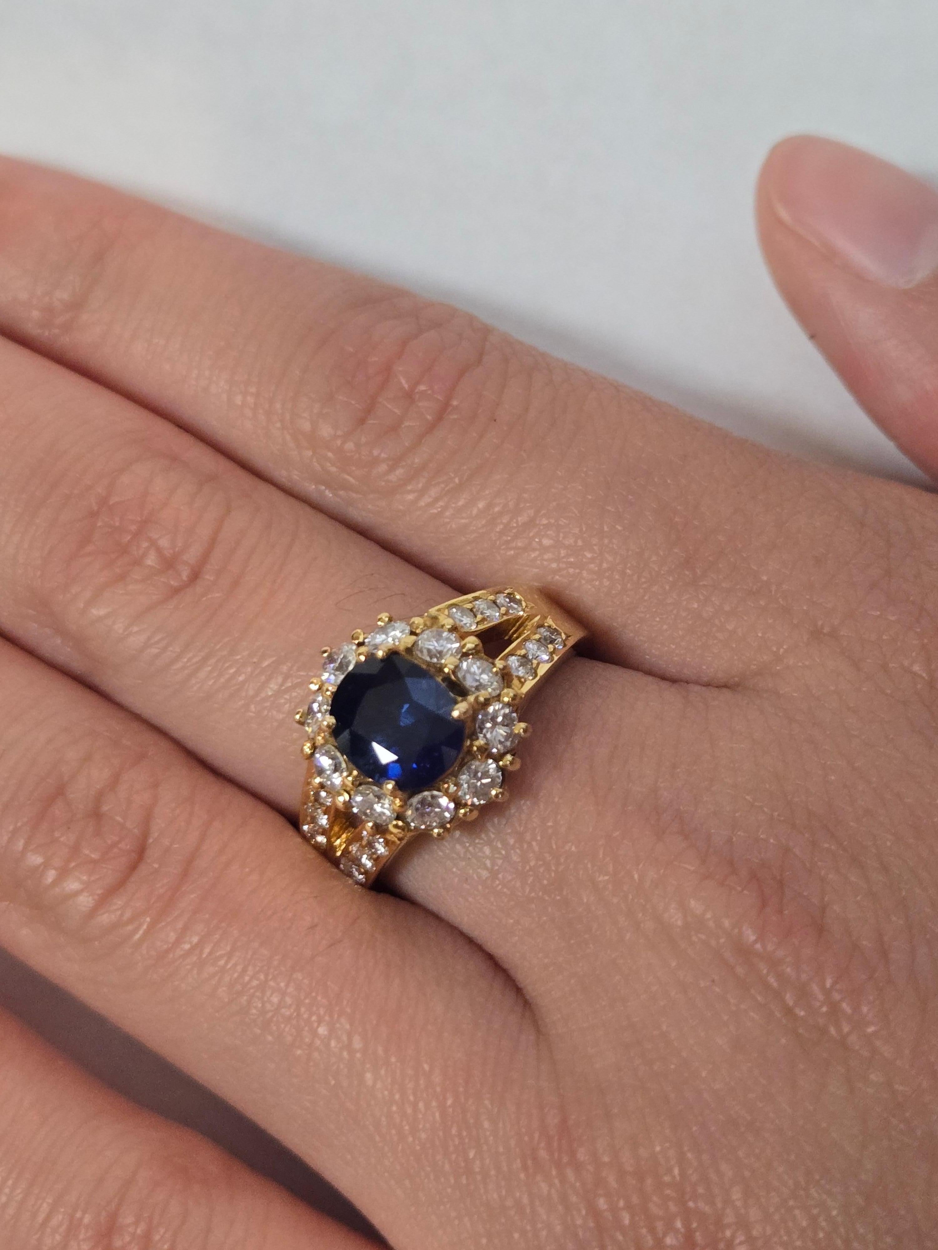 Bague en or 18 carats certifiée 1,75 carats saphir bleu naturel et diamants en vente 1