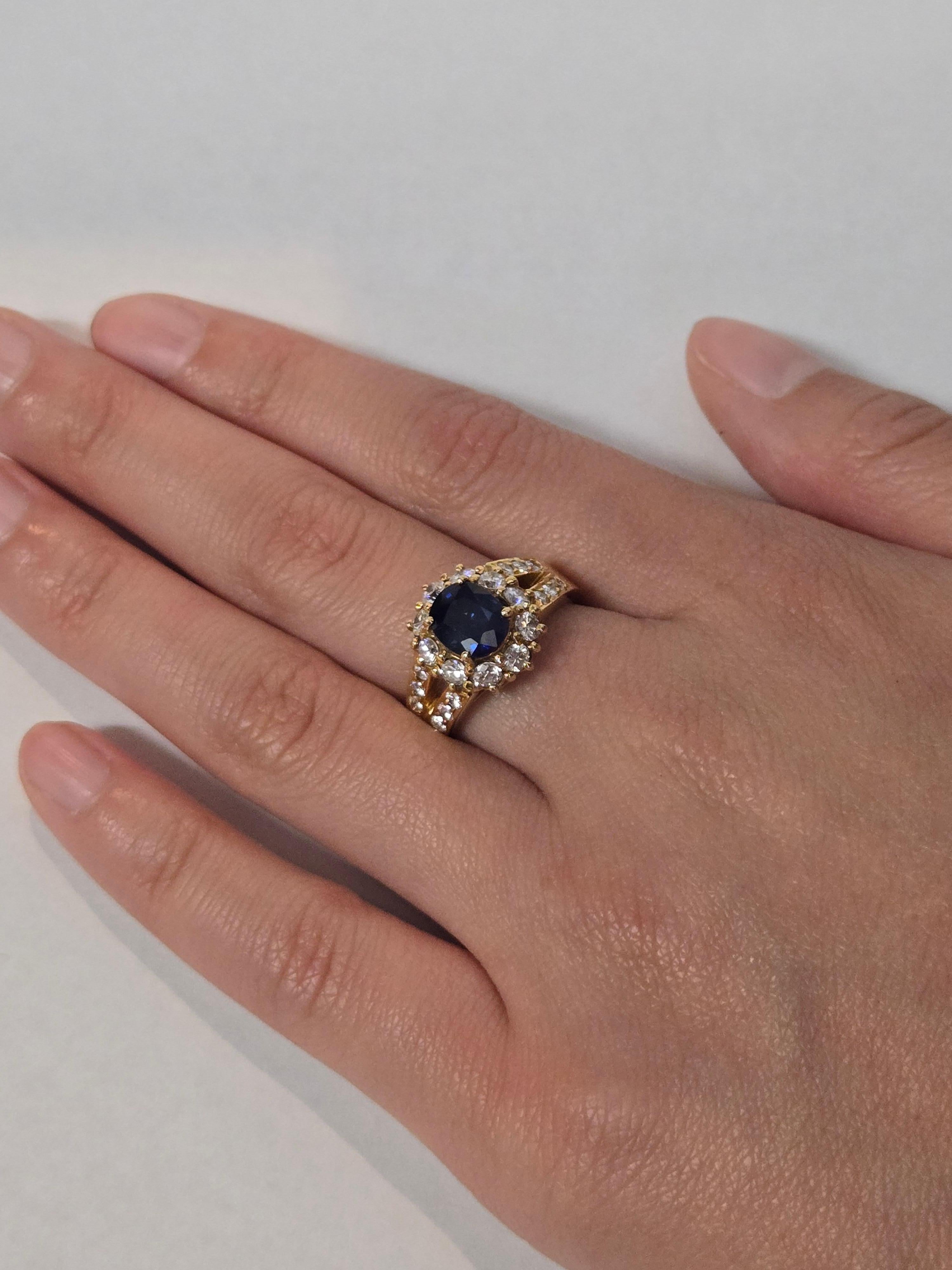 Bague en or 18 carats certifiée 1,75 carats saphir bleu naturel et diamants en vente 2