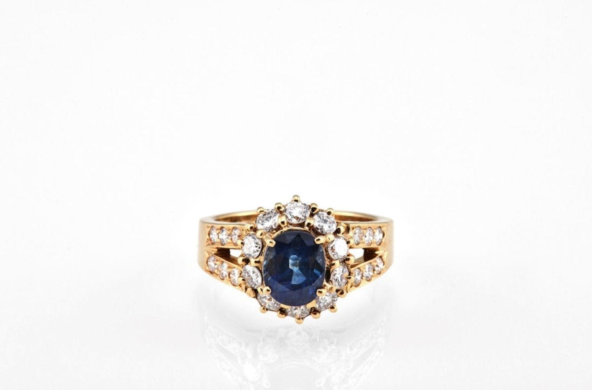 Bague en or 18 carats certifiée 1,75 carats saphir bleu naturel et diamants en vente 3