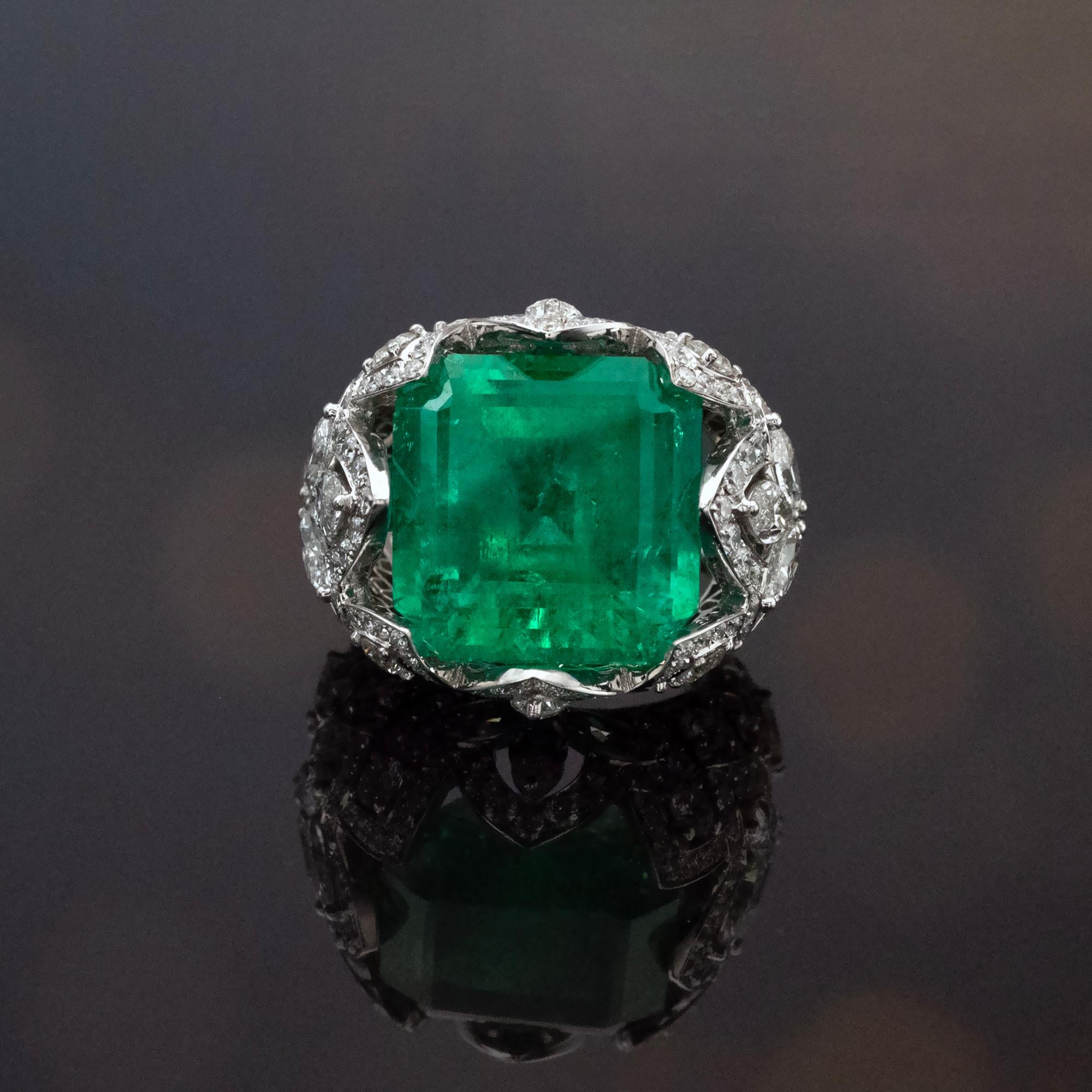 Emerald Cut Certified 17.81ct Colombian Emerald and Diamond Cocktail Ring in 18K Gold For Sale