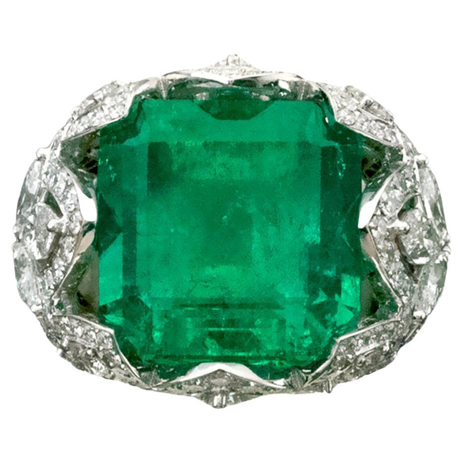 Certified 17.81ct Colombian Emerald and Diamond Cocktail Ring in 18K Gold
