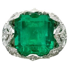 Certified 17.81ct Colombian Emerald and Diamond Cocktail Ring in 18K Gold
