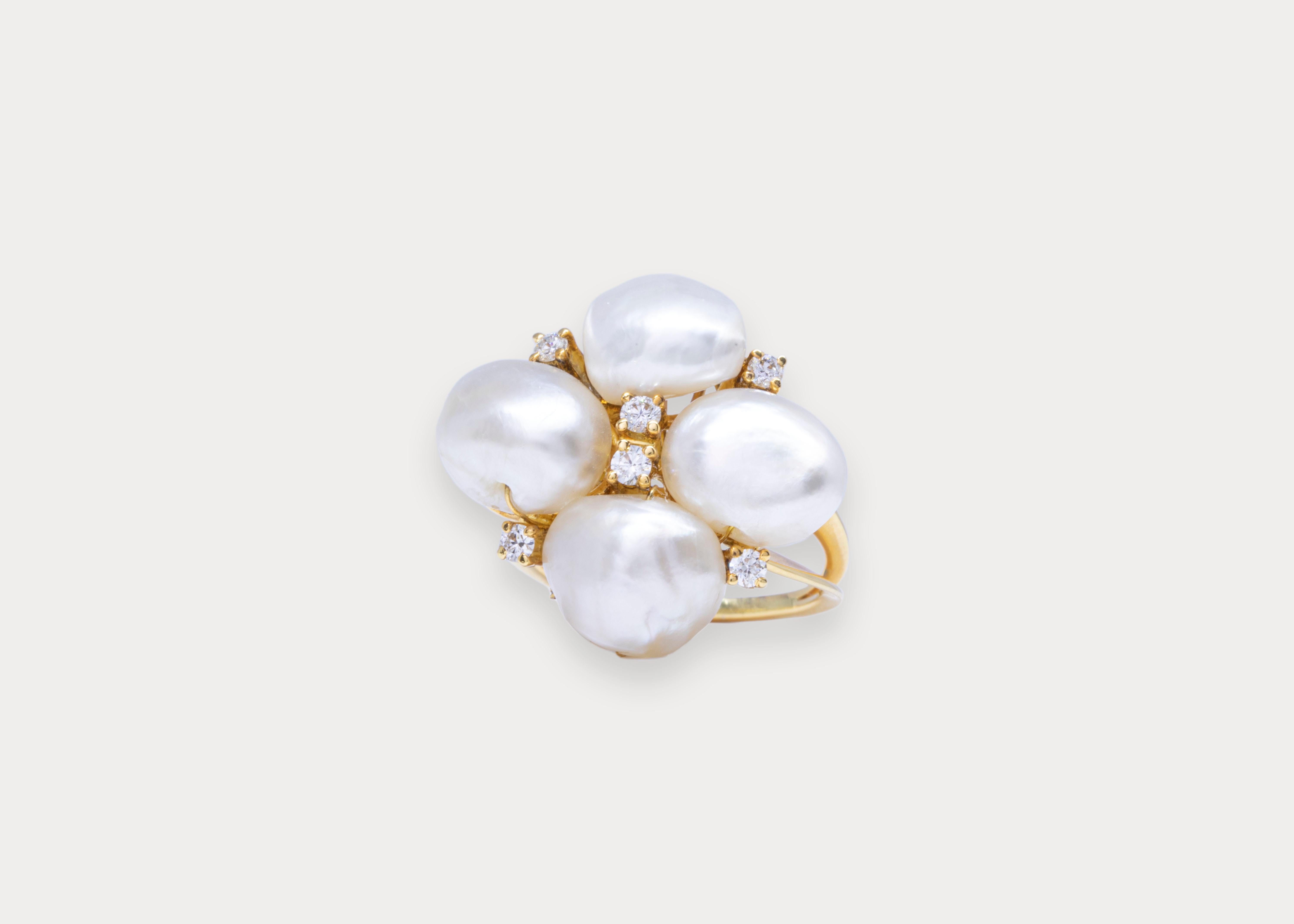 A simple statement ring...
A clover of 10mm natural pearls of similar colors and lusters sit on a 18k yellow gold throne.
6 VS1 diamonds are scattered between the pearls.

Gold Weight: 5.4 g
Pearl Weight: 17.84 ct.
Diamond Weight: 0.22 ct.

