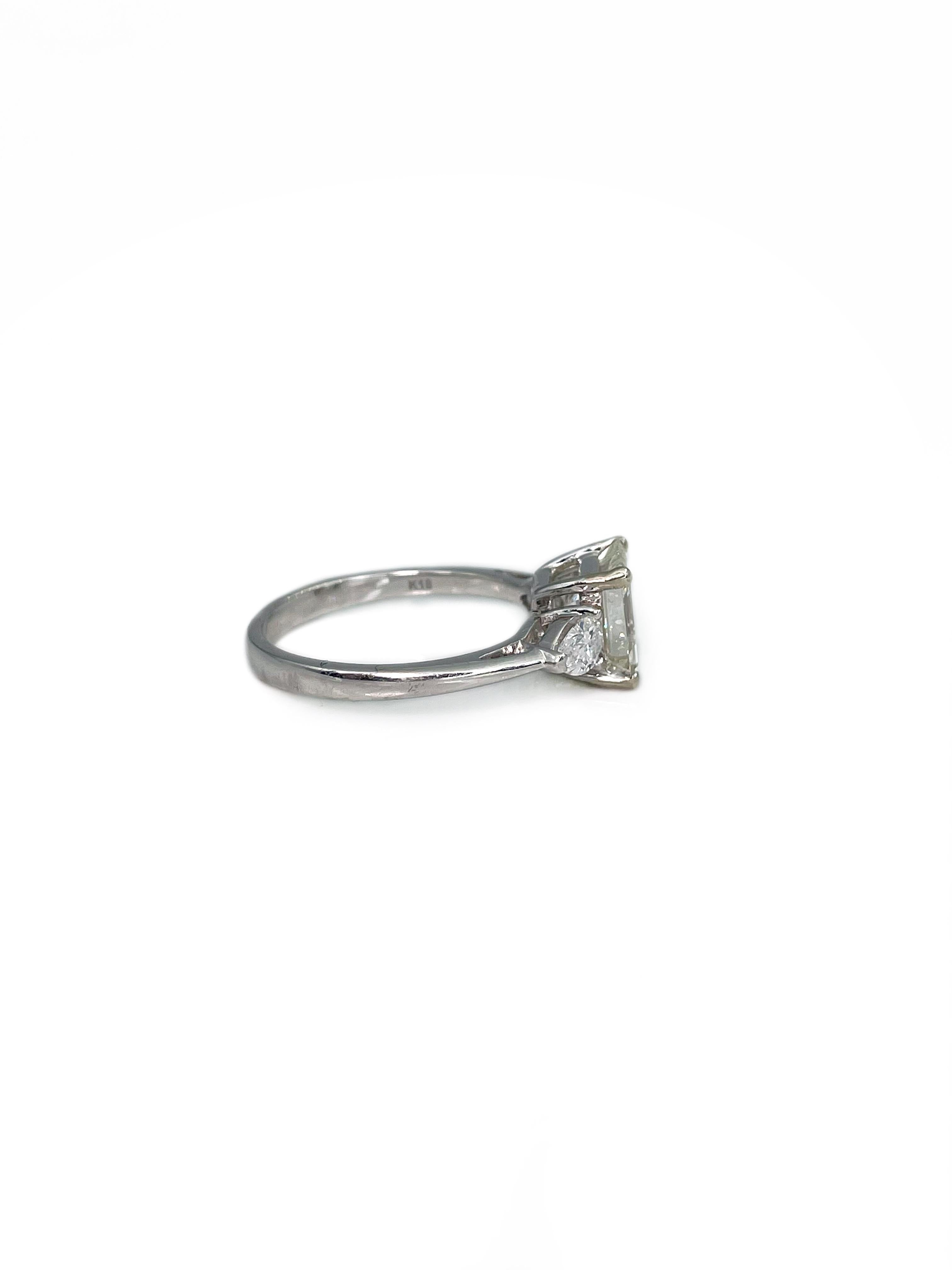 Modern Certified 18 Karat Gold 2.03 Carat Diamond Emerald Cut VVS2 Engagement Ring