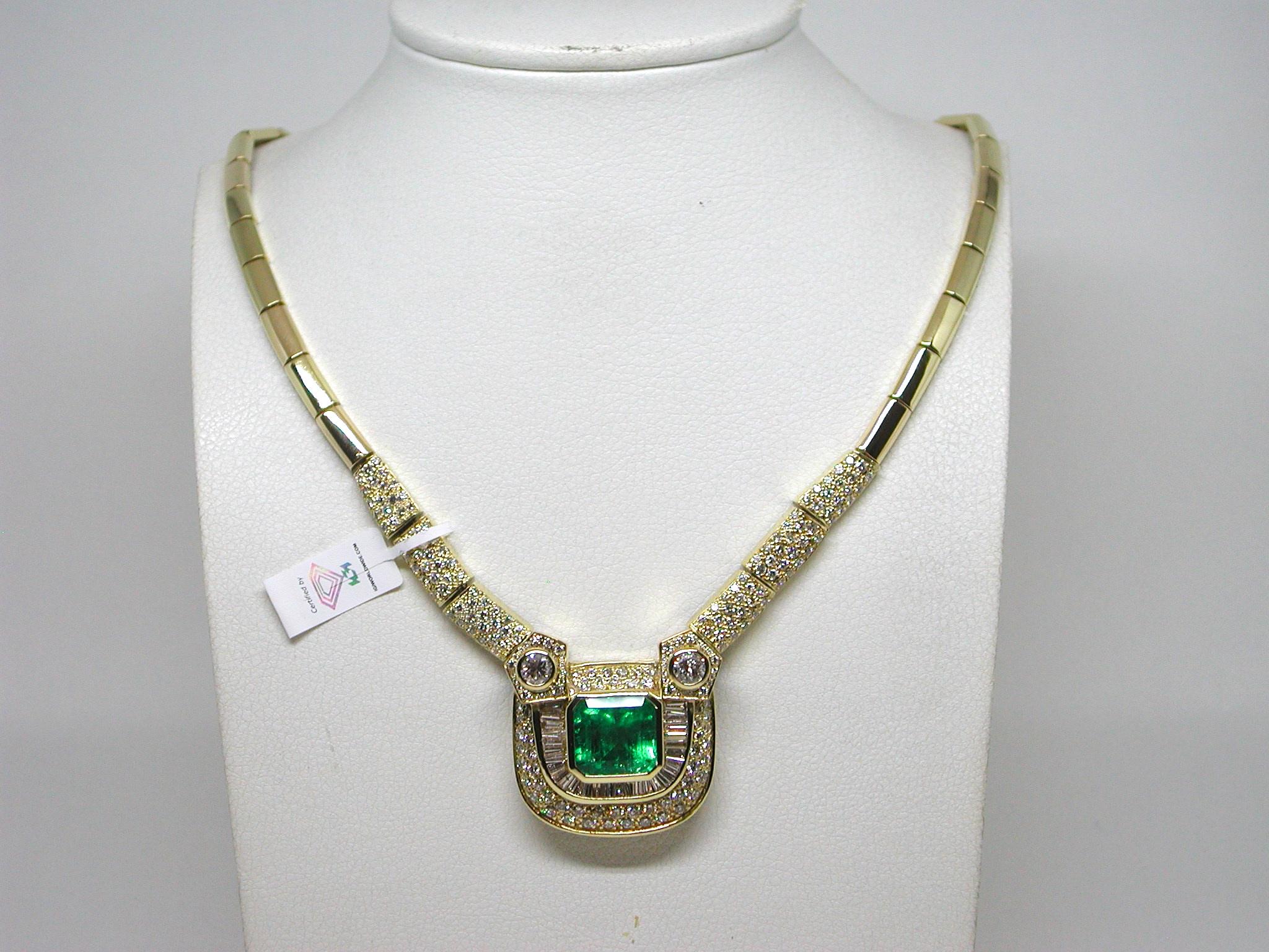 Certified 18 Karat Yellow Gold White Diamond Green Colombian Emerald Necklace  For Sale 8