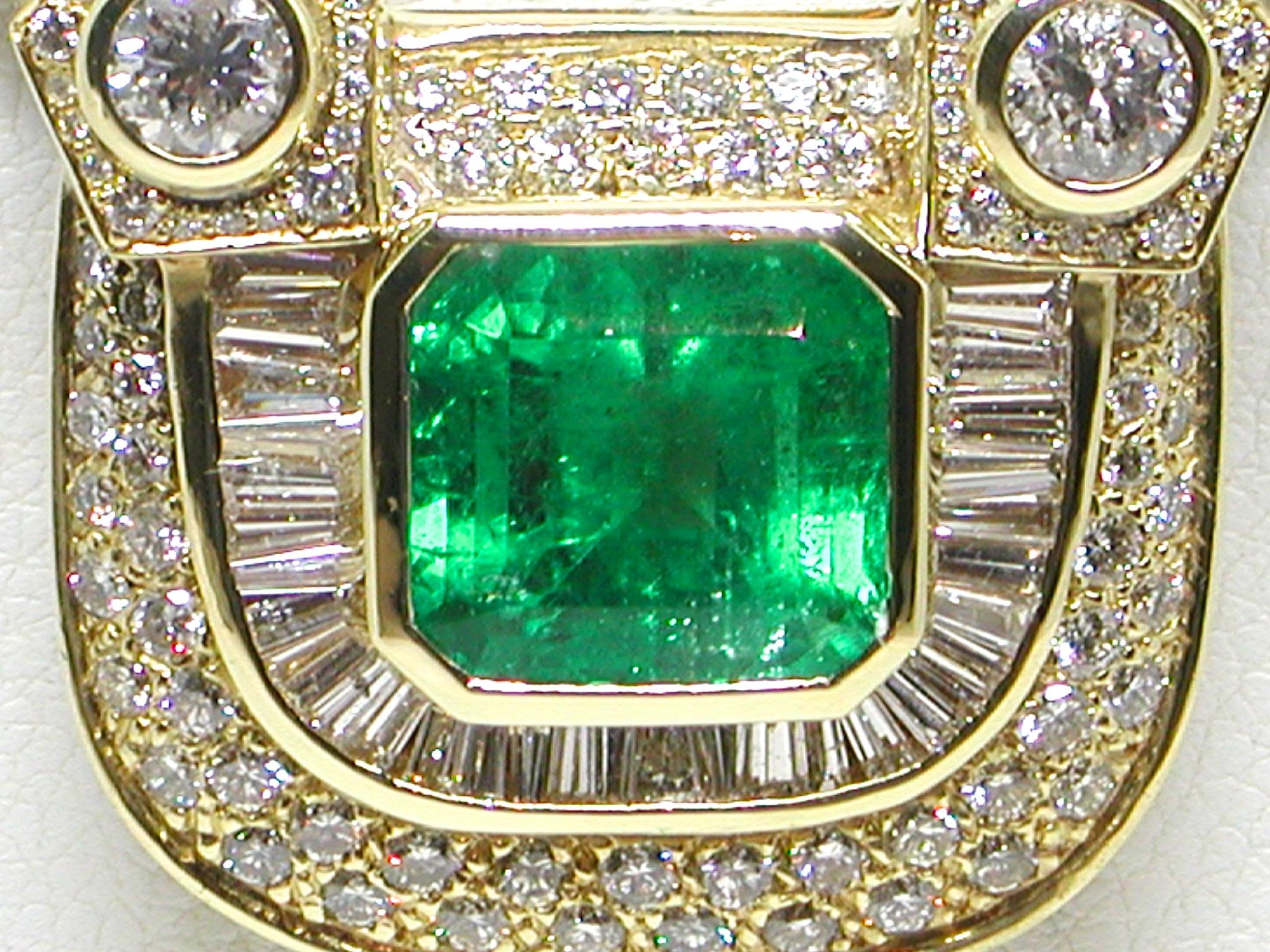 Certified 18 Karat Yellow Gold White Diamond Green Colombian Emerald Necklace  In Excellent Condition For Sale In Antwerp, BE