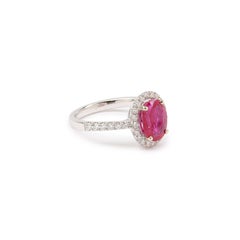 Bague en or blanc 18 carats avec rubis de Birmanie certifié de 1,80 carat et diamants