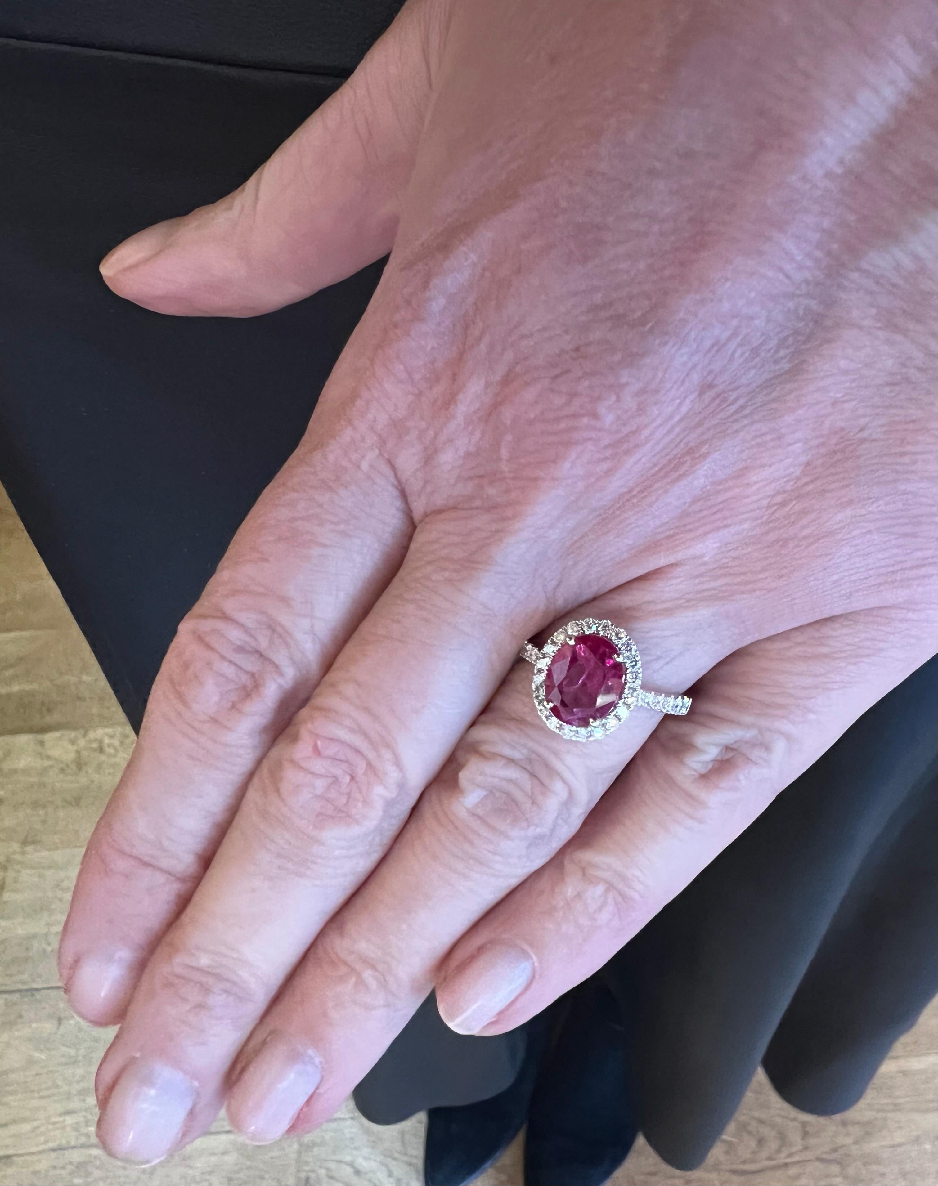 Modern Certified 1.80 Carats Burmese Ruby Diamonds 18 Carats White Gold Ring For Sale