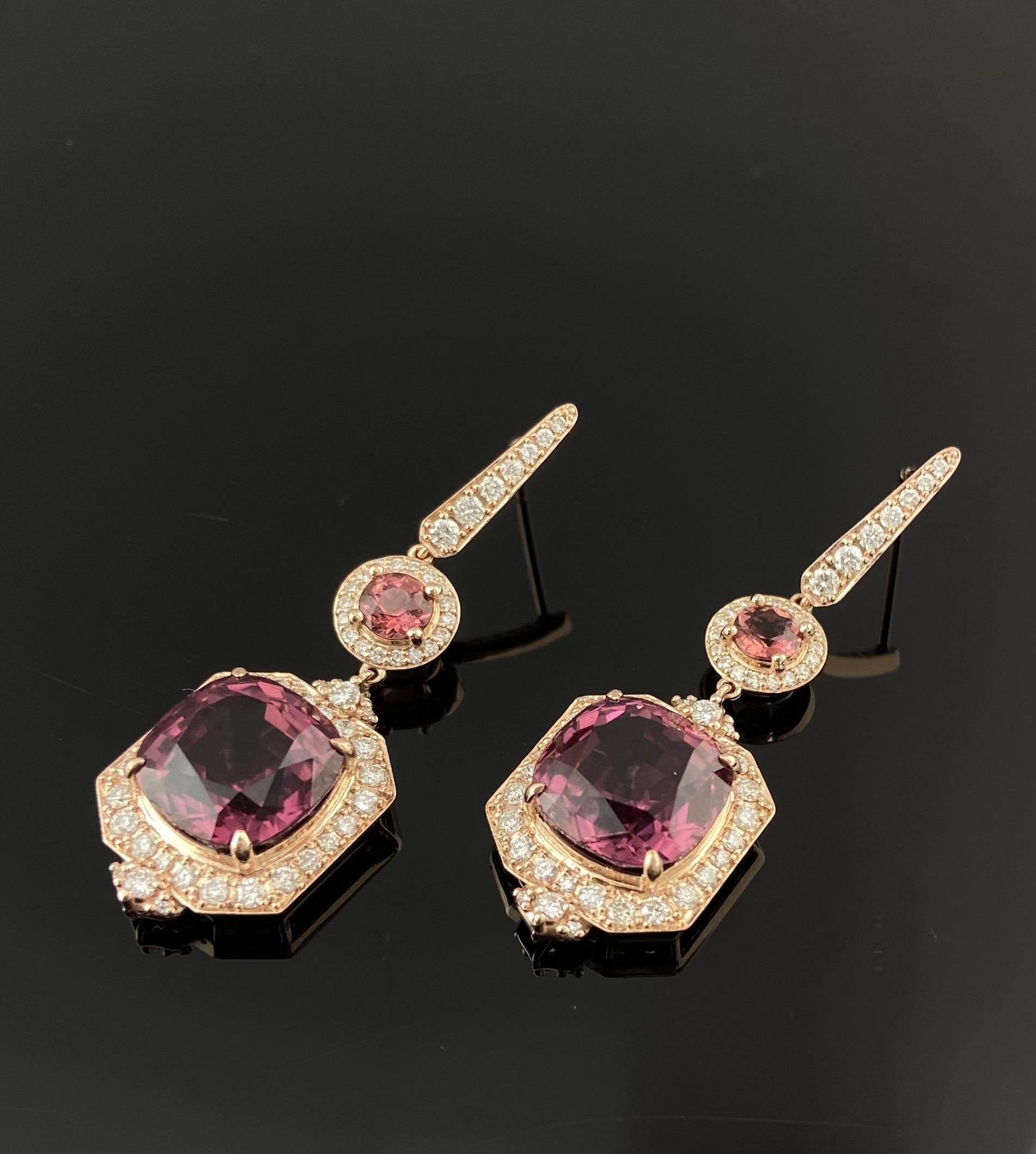 Taglio cuscino Certified 18.06 Carats Pink Tourmaline Diamond Earrings in 18K Pink Gold in vendita