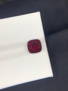 Gemma certificata da 1.82 carati di spinello rosso naturale sfuso con taglio a cuscino