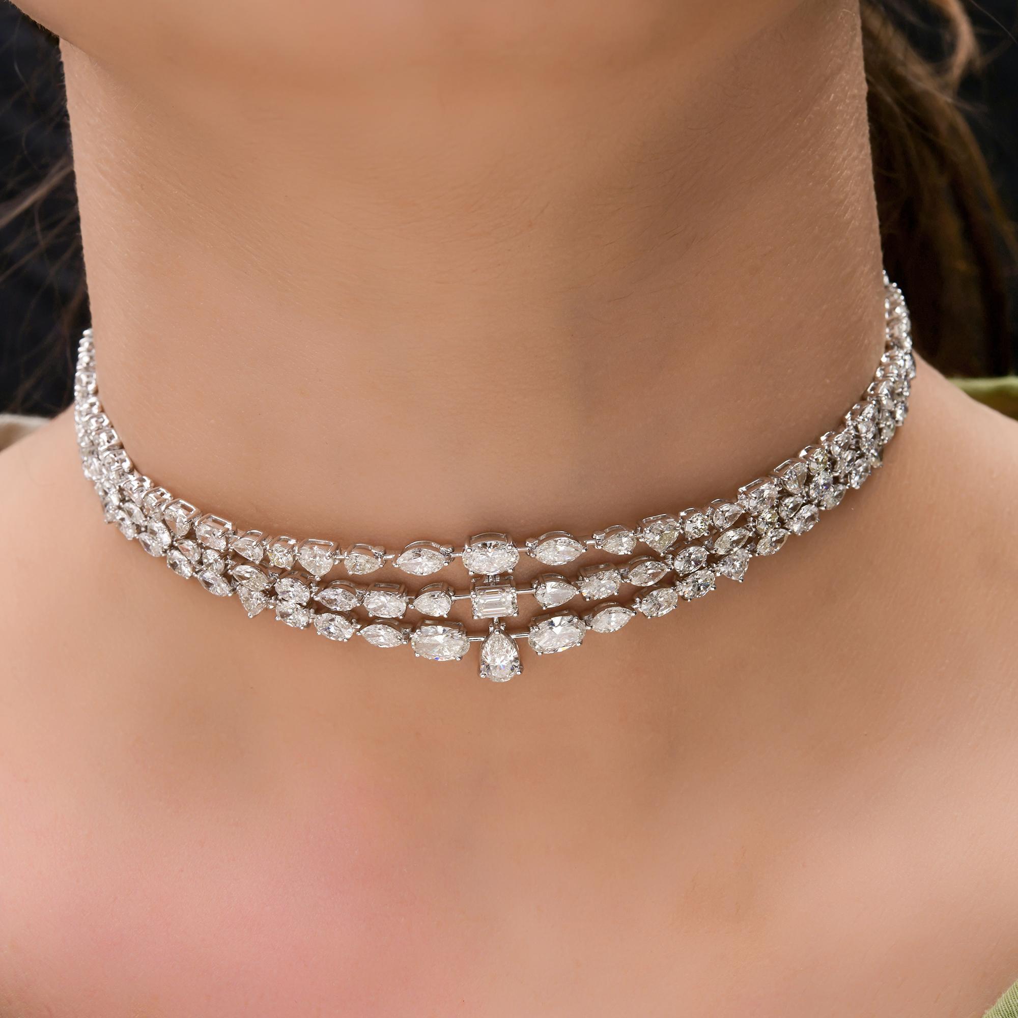 Voici l'extraordinaire collier de diamants certifiés de 18.47 carats, un véritable chef-d'œuvre de joaillerie fine qui incarne le luxe et l'éclat. Méticuleusement réalisé avec un sens artistique et un souci du détail exceptionnels, ce collier