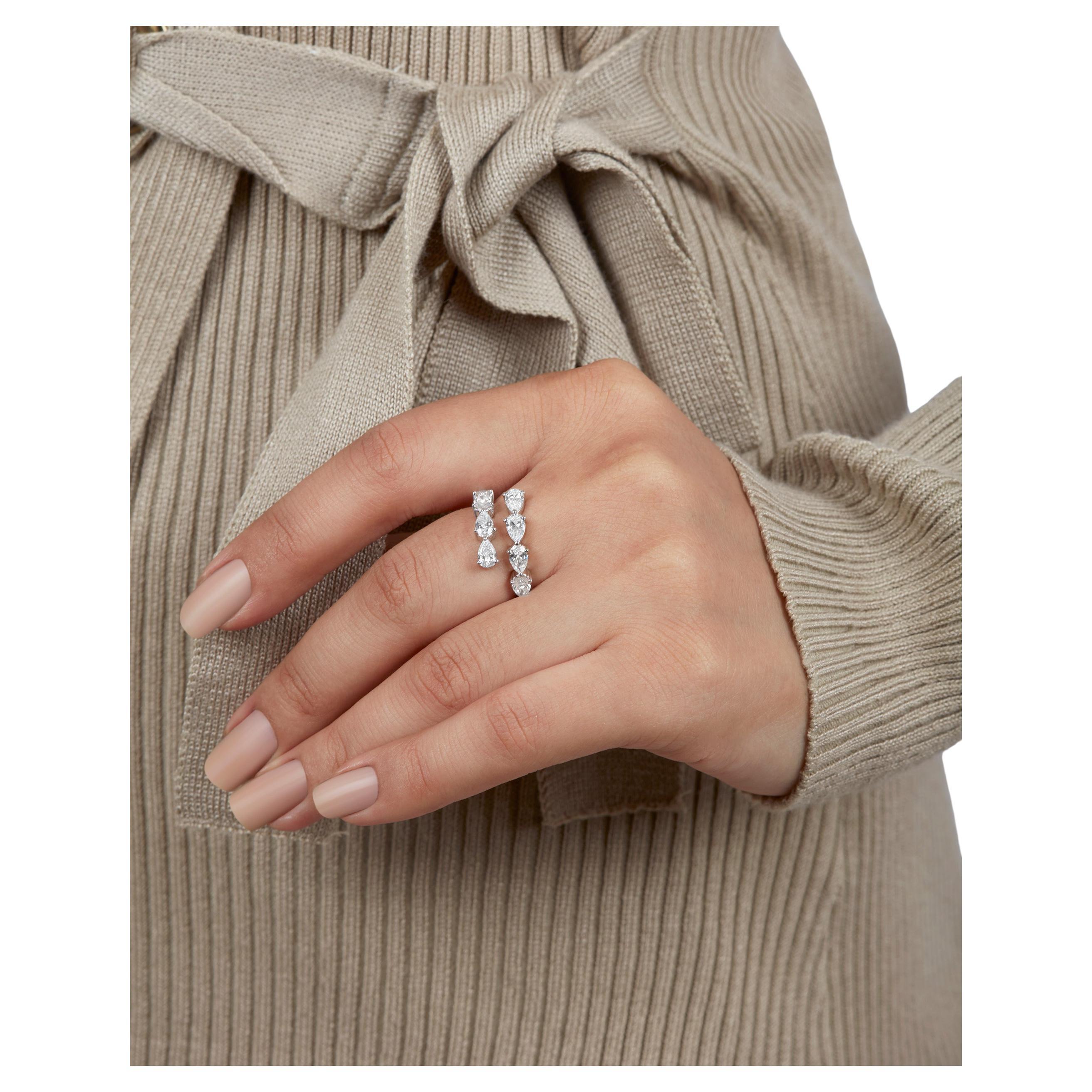 Bague enveloppante en diamant naturel - Mélange étonnant d'élégance et de design moderne, notre bague enveloppante en diamant naturel présente des diamants naturels brillants qui s'enroulent gracieusement autour de l'anneau. 

FEATURES
• Or Kt : Or