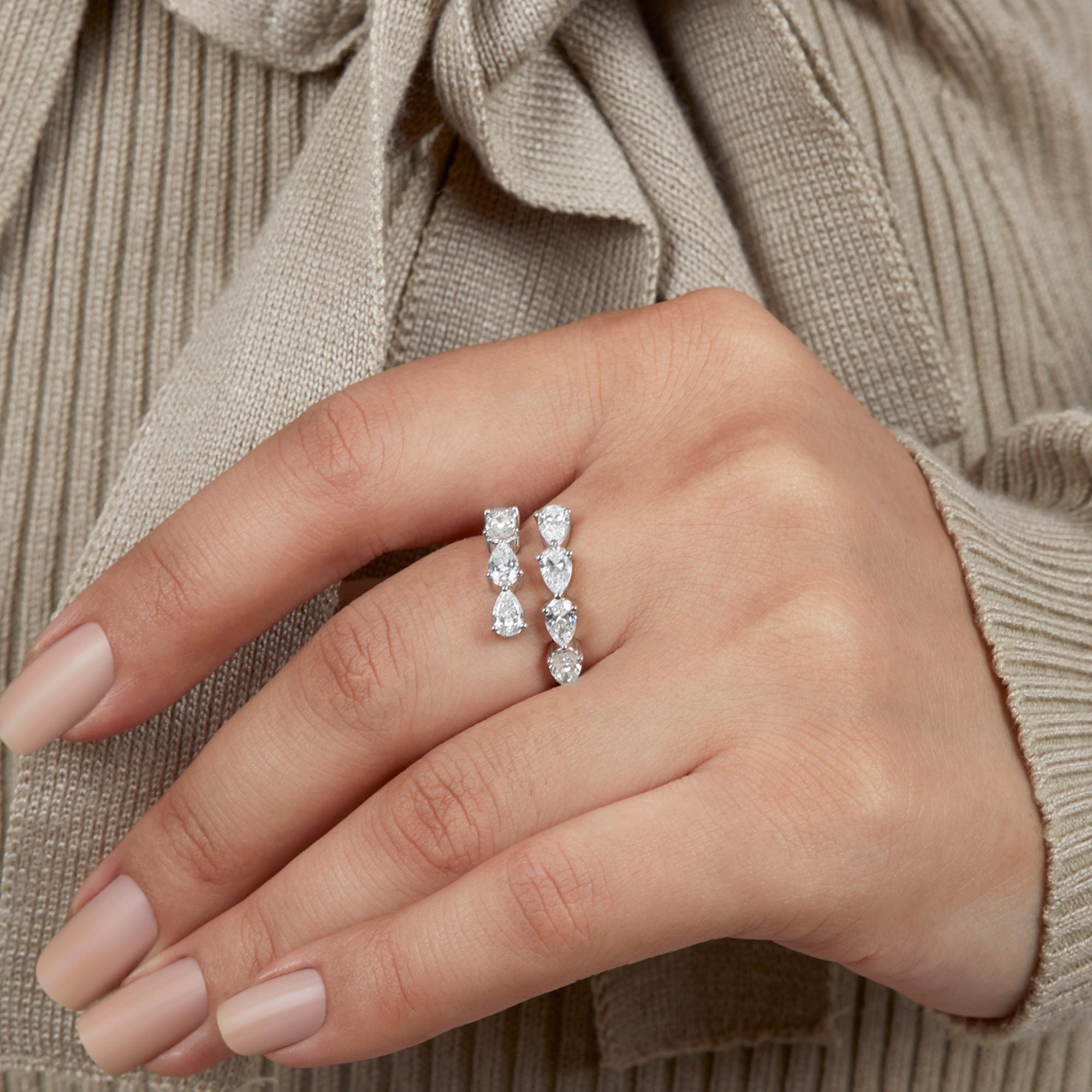 Moderne Bague d'exception en or 14 carats avec diamants en forme de poire certifiés de 1,85 carat en vente