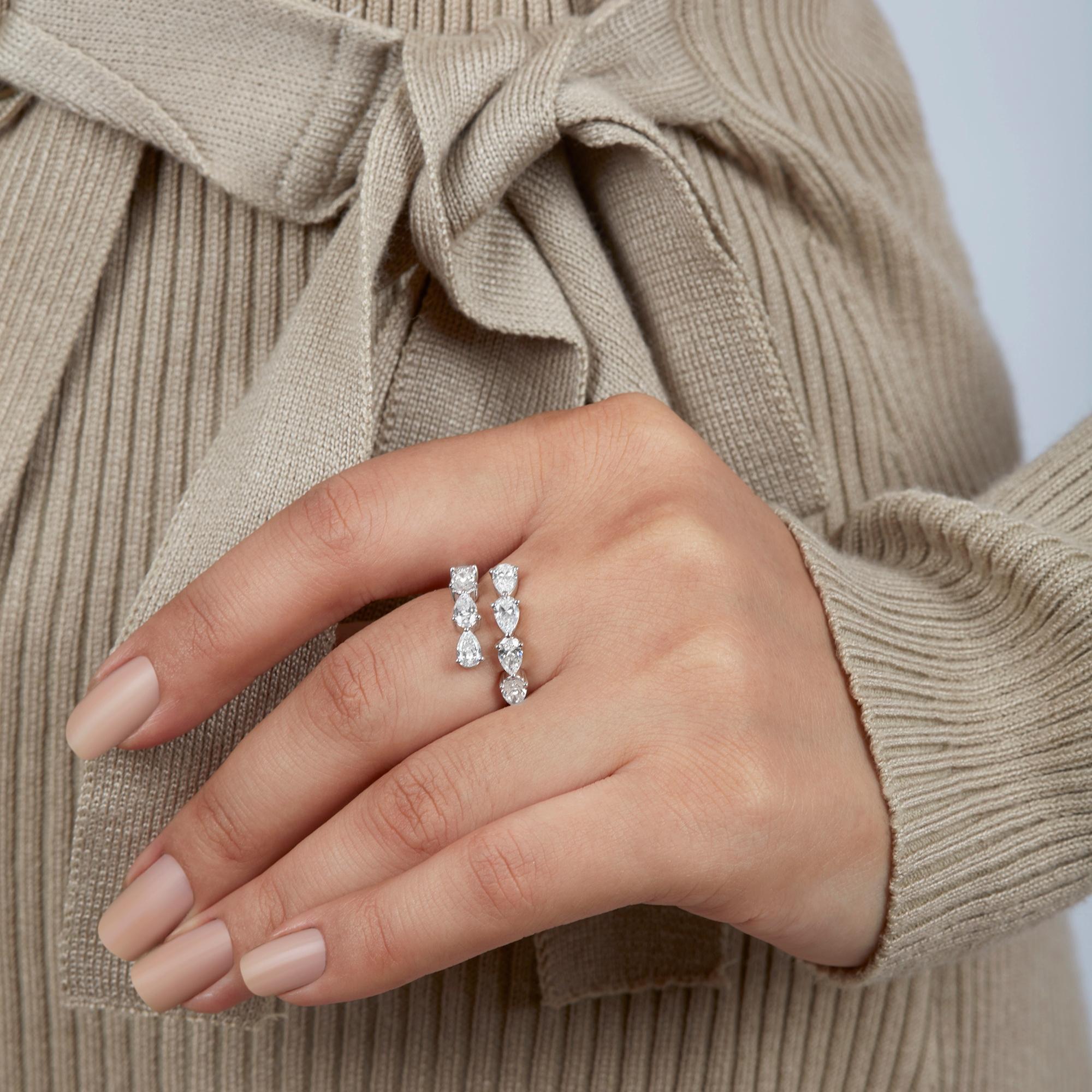 Bague d'exception en or 14 carats avec diamants en forme de poire certifiés de 1,85 carat en vente 1