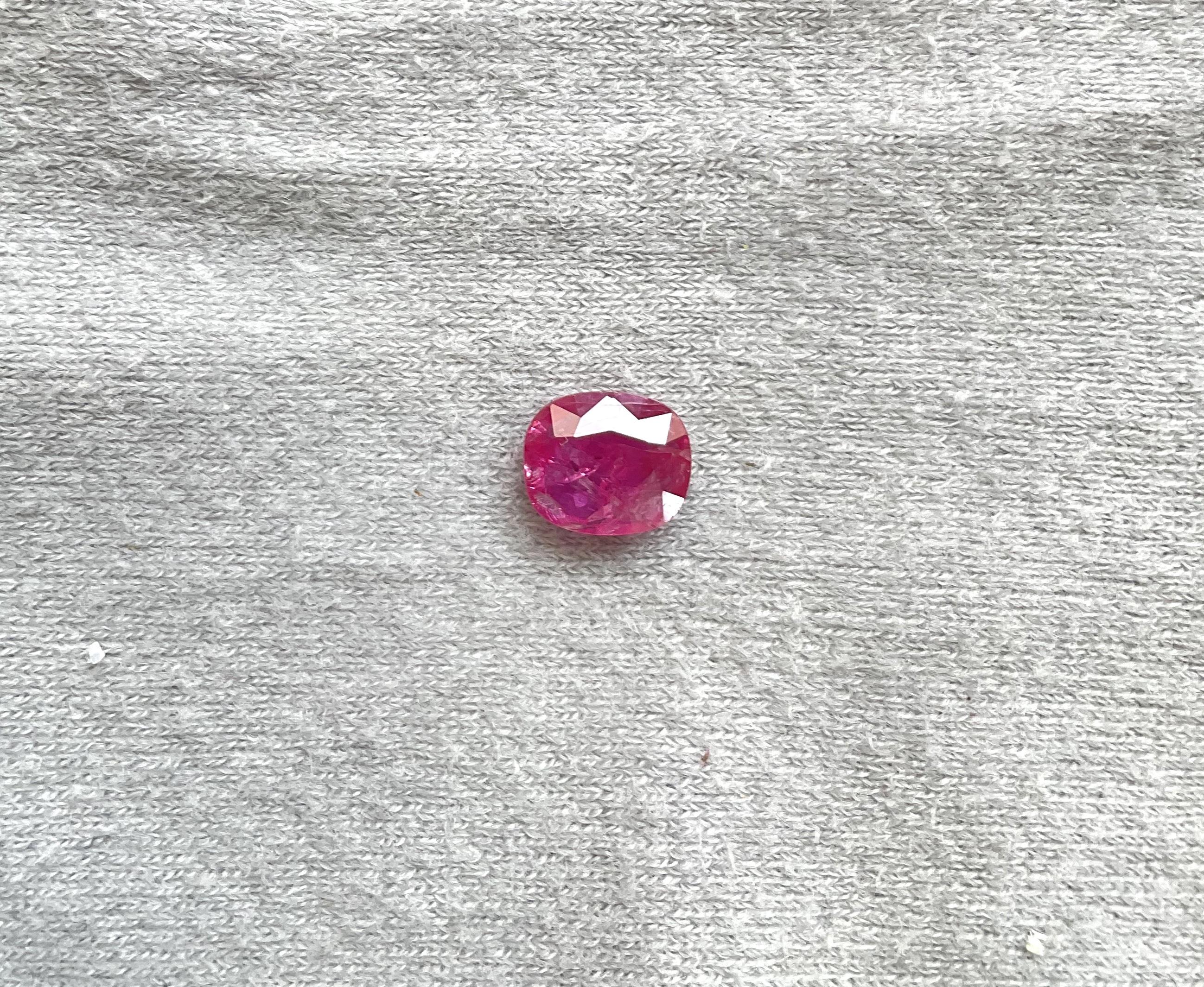 Pierre de rubis du Mozambique certifiée 1.85 carats, taille coussin facettée, non chauffée, naturelle

Poids : 1,85 carats
Taille : 8x7x3,5 MM
Pièces : 1
Forme : Pierre taillée en coussin à facettes