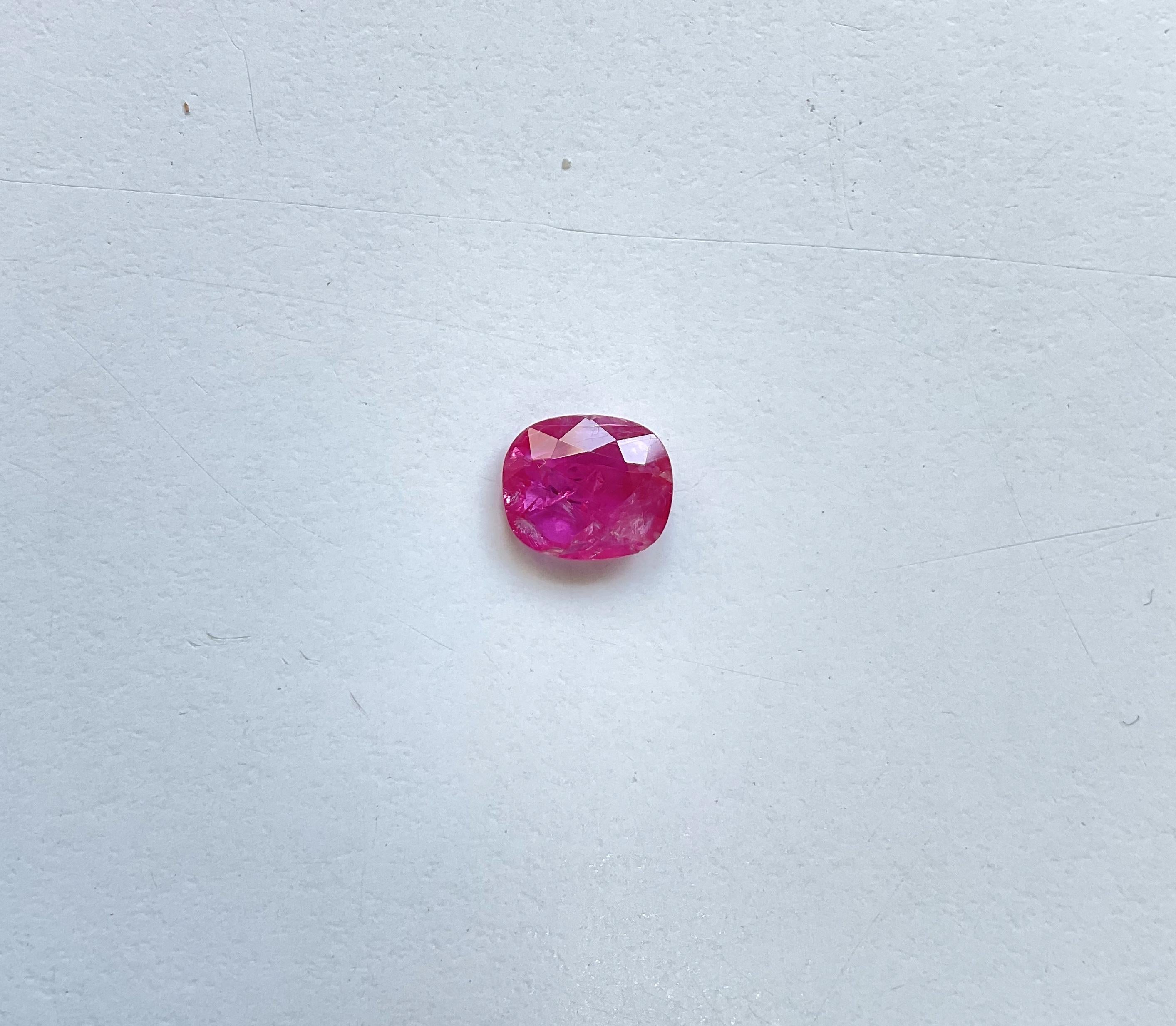 Pierre de rubis du Mozambique certifiée 1.85 carats, taille coussin facettée, non chauffée, naturelle en vente 2