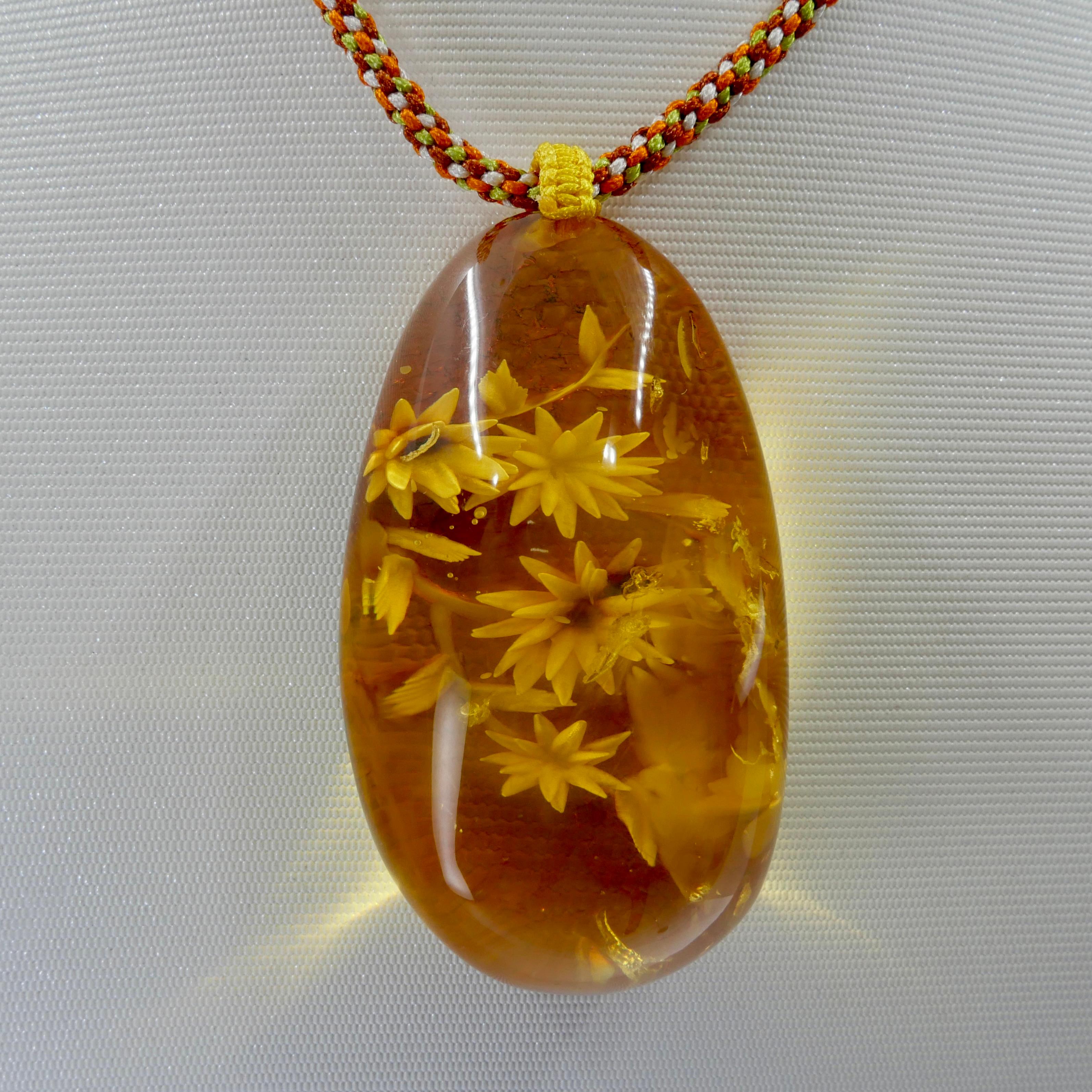 Certified 187 Carat Natural Amber Flower Pendant Necklace, Statement Jewelry In New Condition For Sale In Hong Kong, HK