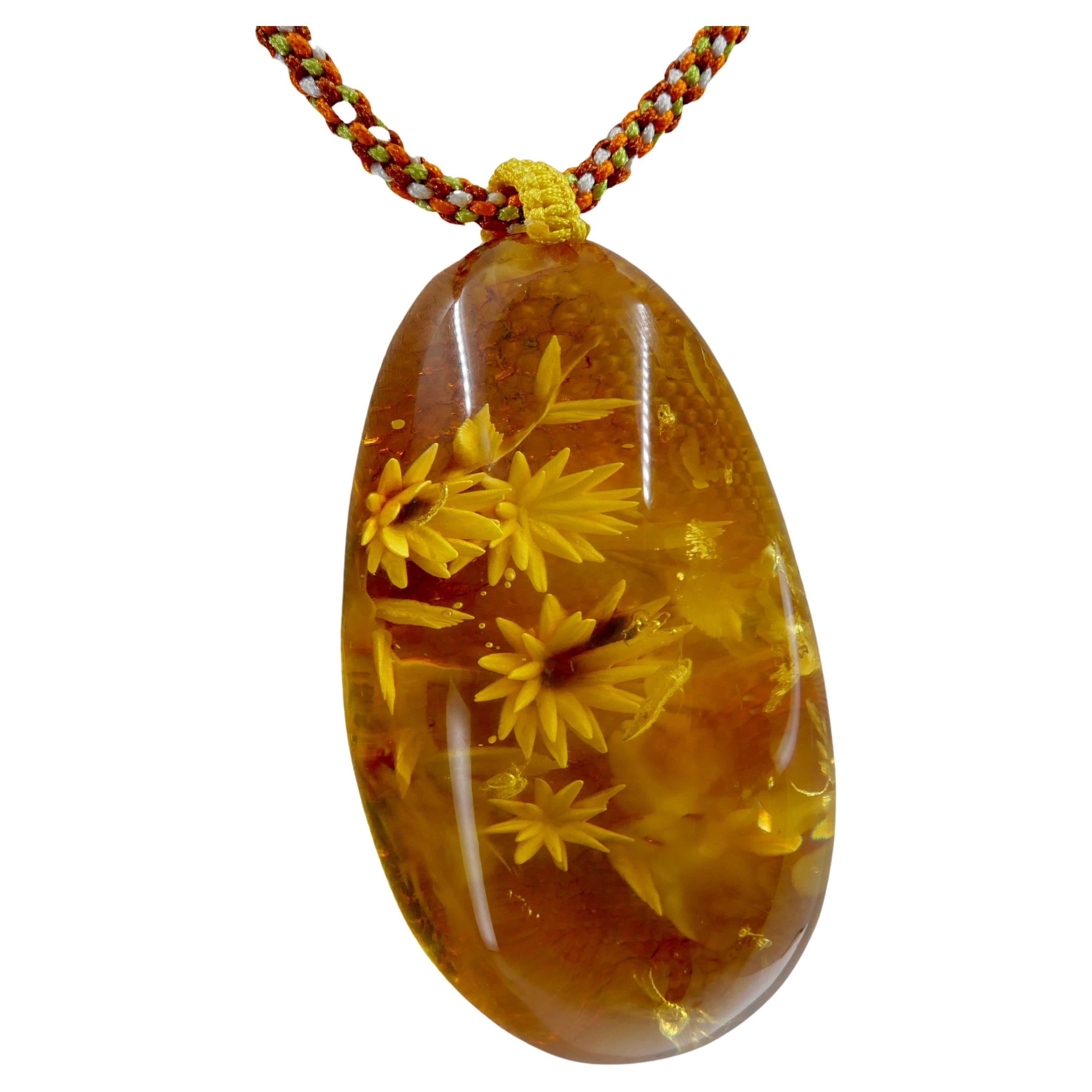 Collier pendentif fleur en ambre naturelle certifié 187 carats, bijou d'exception