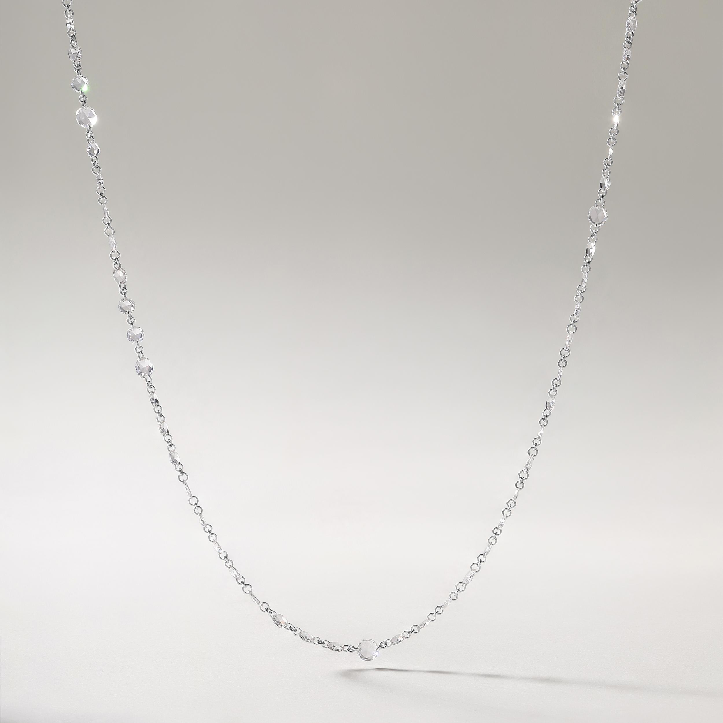 Die Halskette besteht aus 2,6 Gramm 18-karätigem Weißgold und enthält 87 natürliche Diamanten im Rosenschliff mit einem Gesamtgewicht von 4,96 Karat in den Farben E-F und VVS-VS. Die Länge der Halskette beträgt 18 Zoll.

ZEITGENÖSSISCHE UND ZEITLOSE