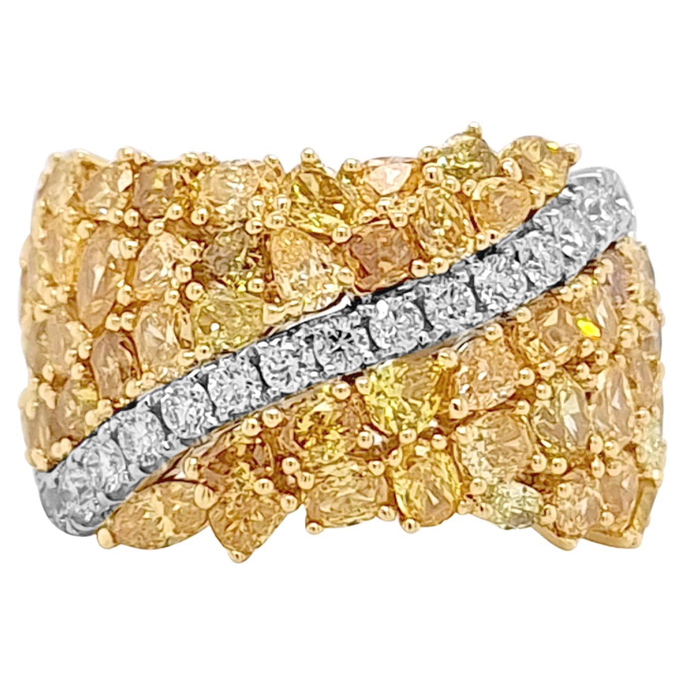 Anello a fascia in oro 18 carati certificato con diamanti bianchi e Nature Fancy Color