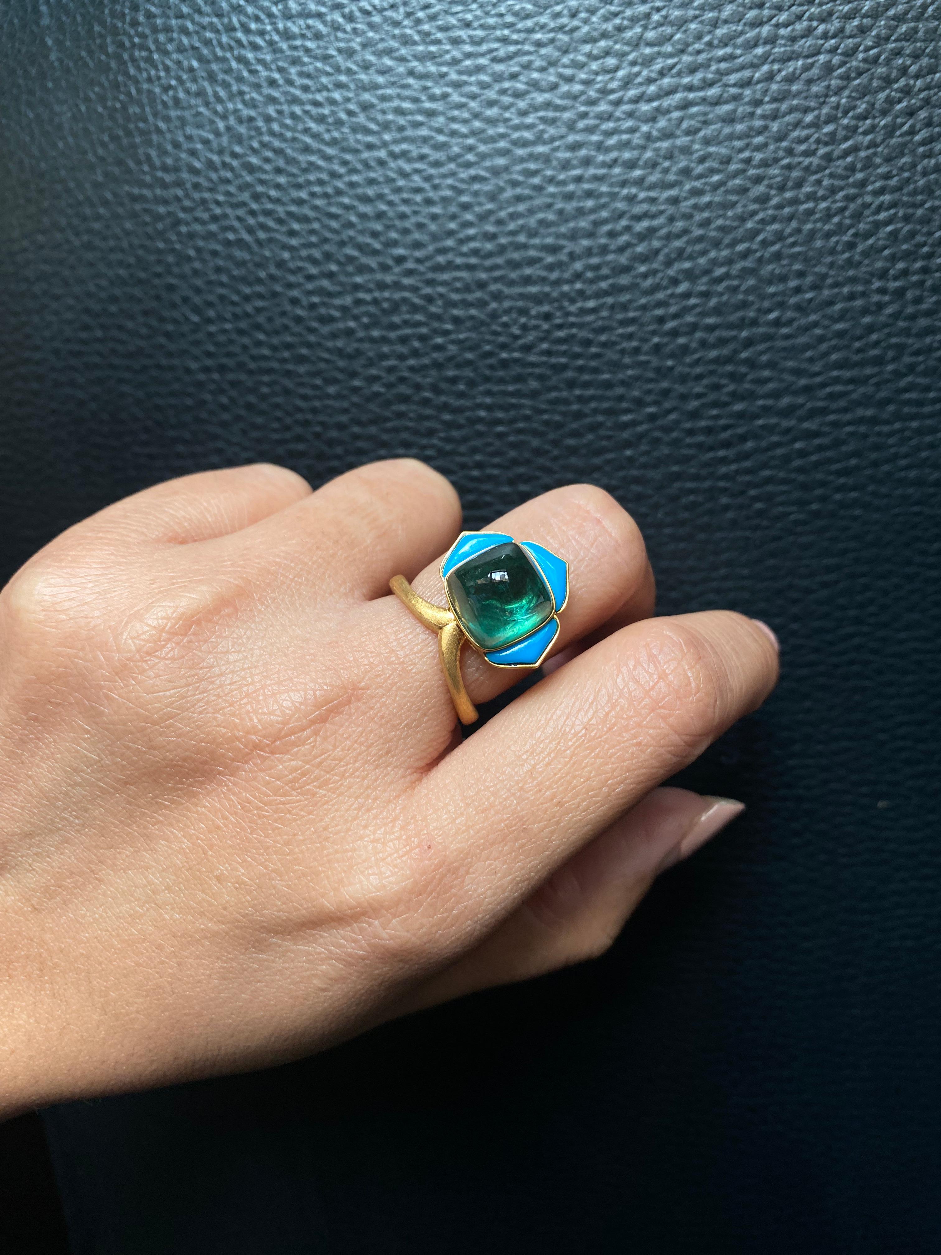 Certified 18K Gold Matt Finish Cocktail Ring With 9 Carat Emerald In New Condition For Sale In Bangkok, Thailand