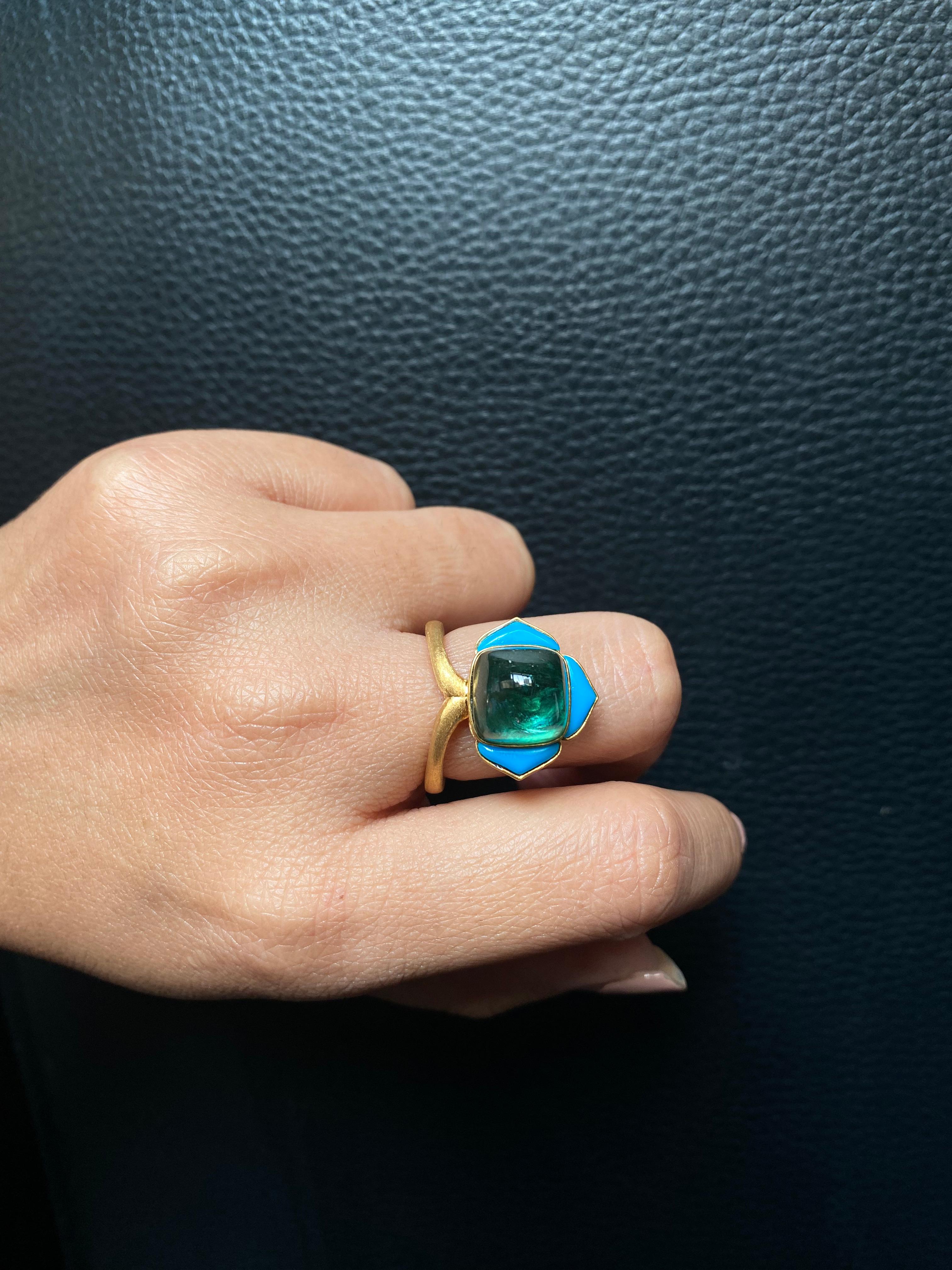 Women's Certified 18K Gold Matt Finish Cocktail Ring With 9 Carat Emerald For Sale