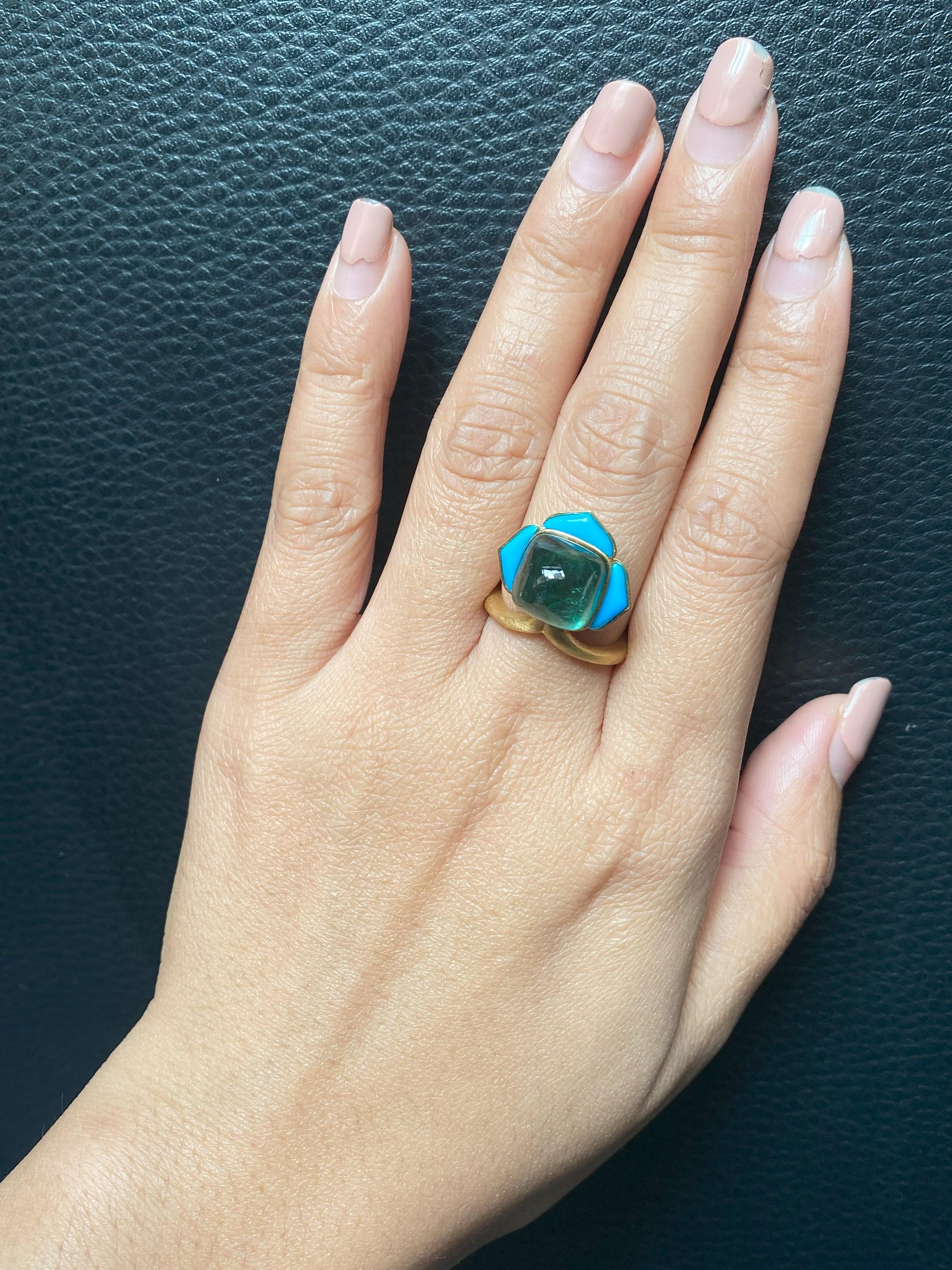 Certified 18K Gold Matt Finish Cocktail Ring With 9 Carat Emerald For Sale 1